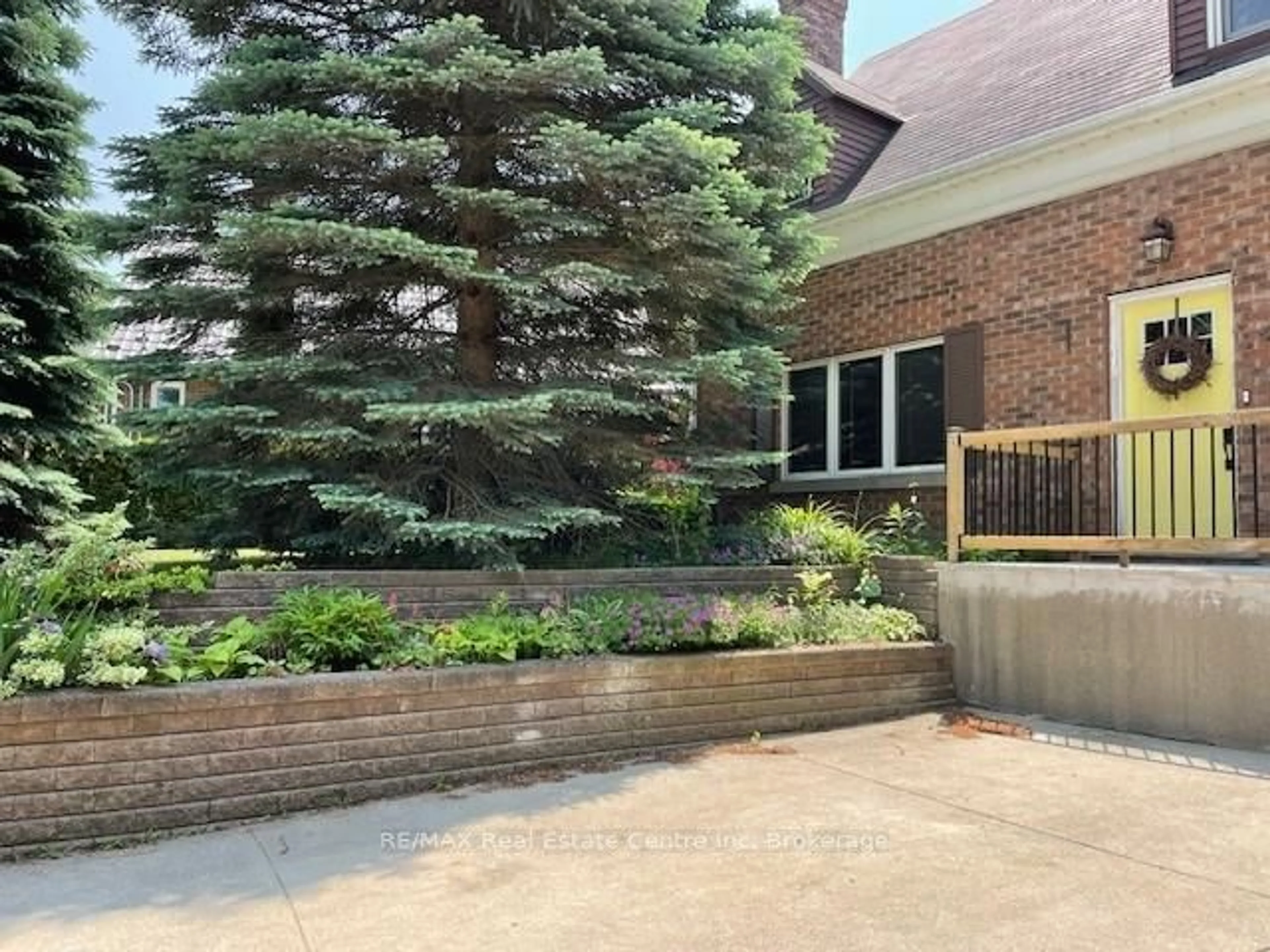 Patio, street for 55 Vancamp Ave, Kitchener Ontario N2M 1J1