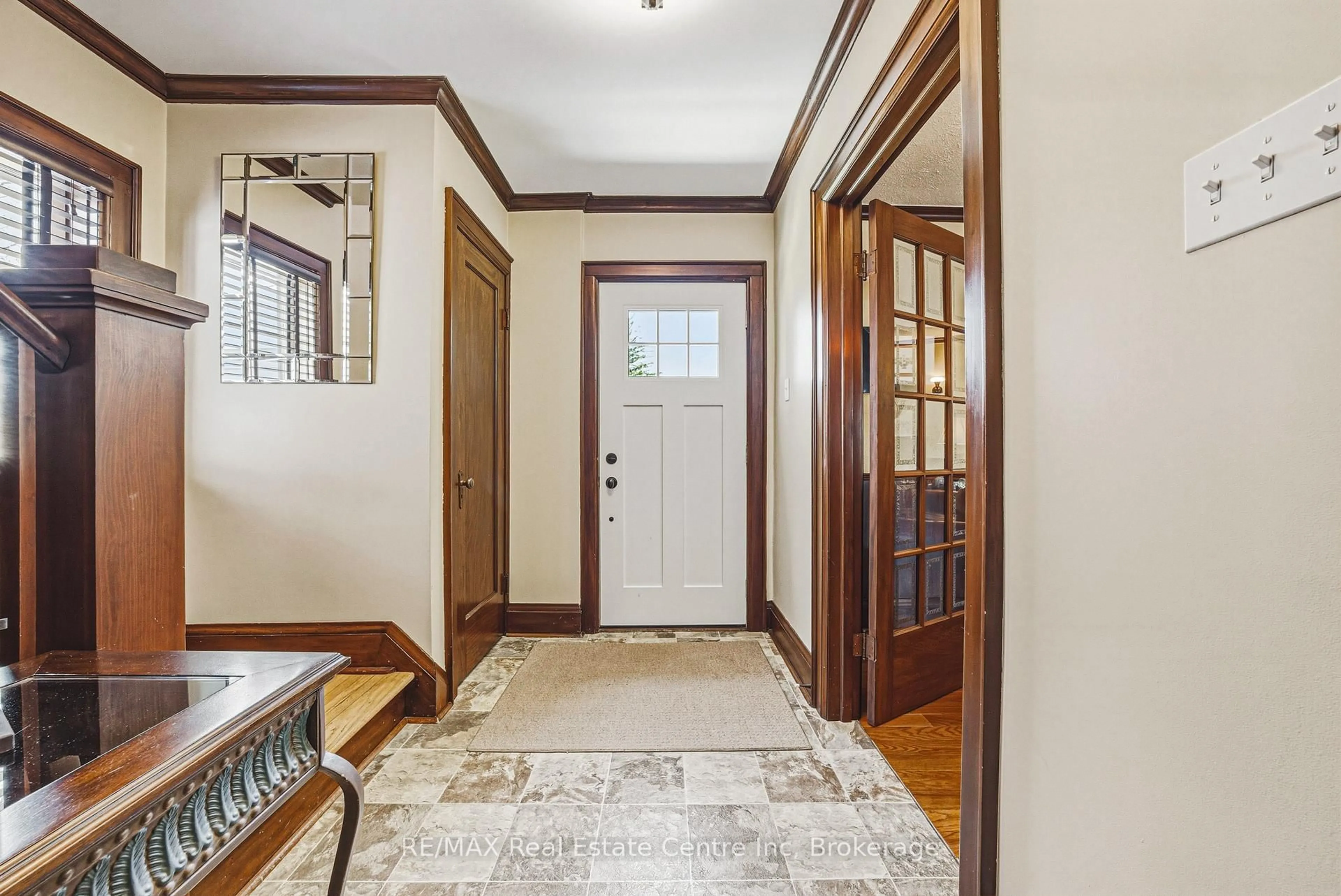 Indoor entryway for 55 Vancamp Ave, Kitchener Ontario N2M 1J1