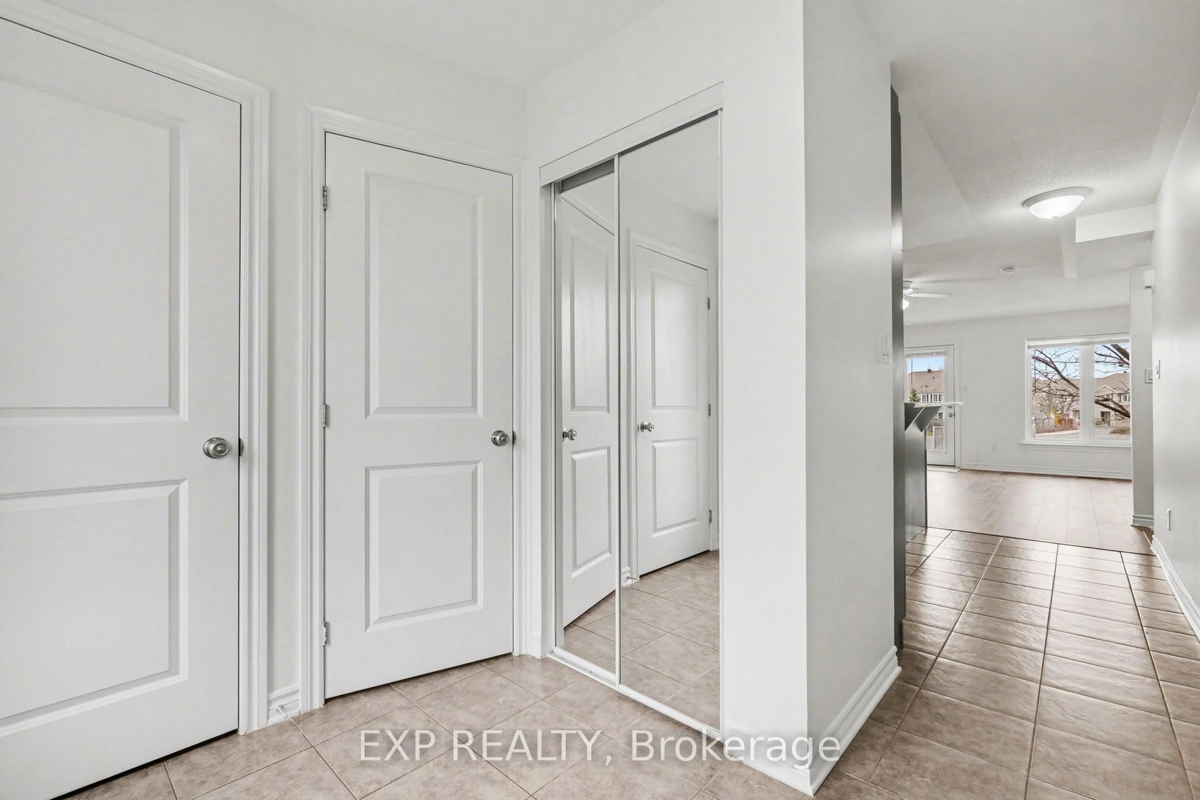 Indoor entryway for 2563 Longfields Dr, Ottawa Ontario K2J 2L7