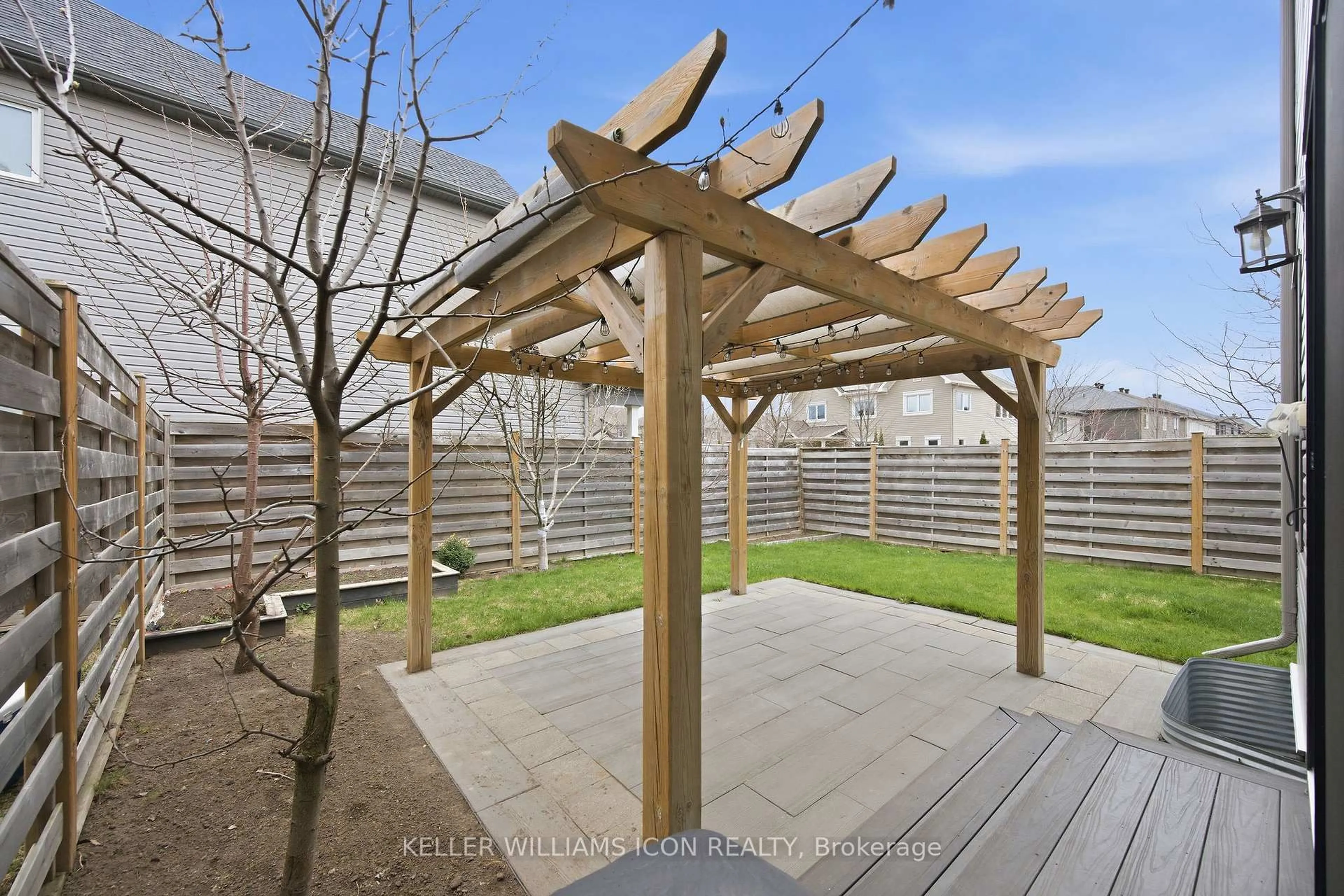 Patio, building for 718 Breakstone Rd, Nepean Ontario K2J 6H2