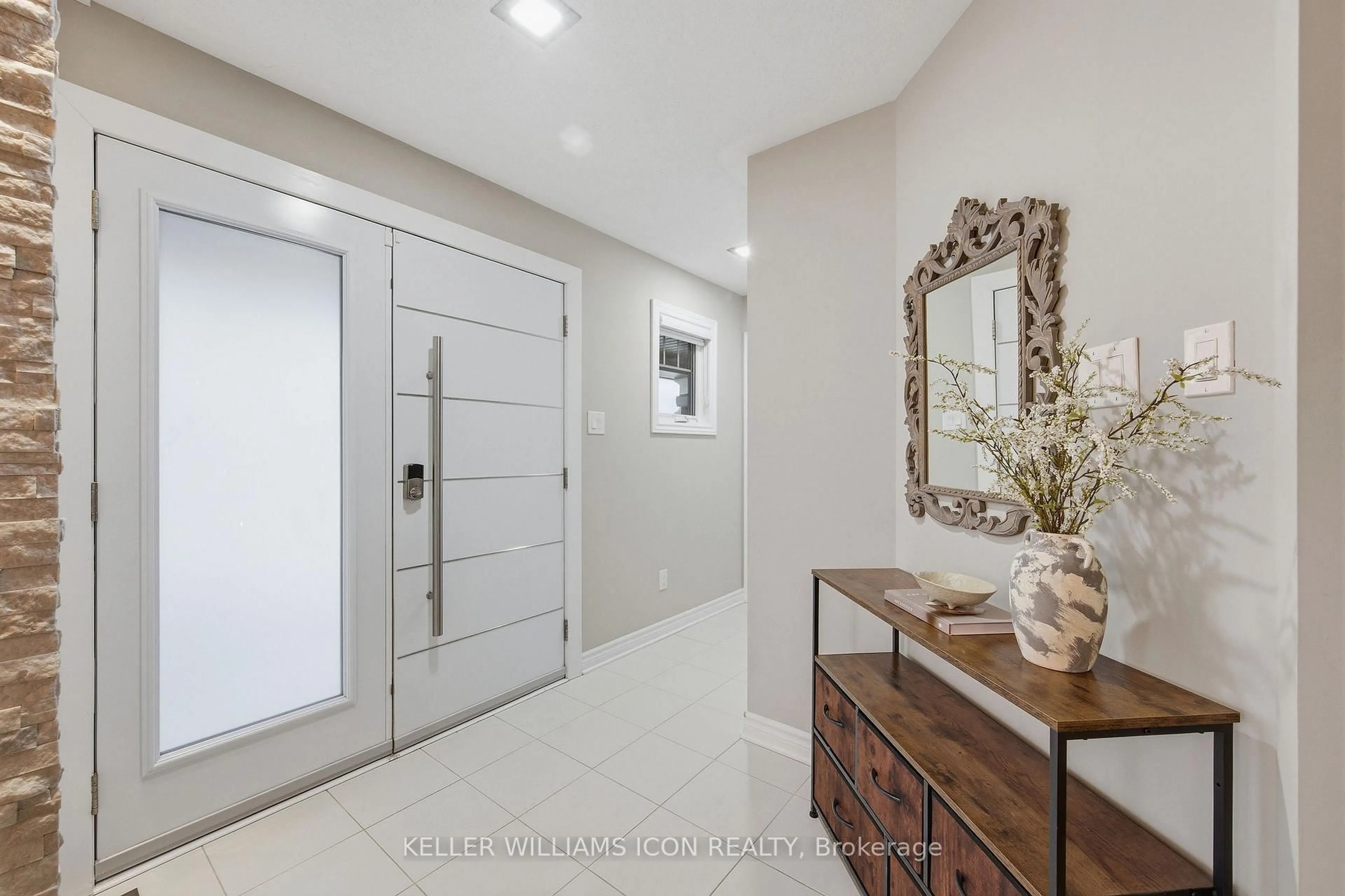 Indoor entryway for 718 Breakstone Rd, Nepean Ontario K2J 6H2