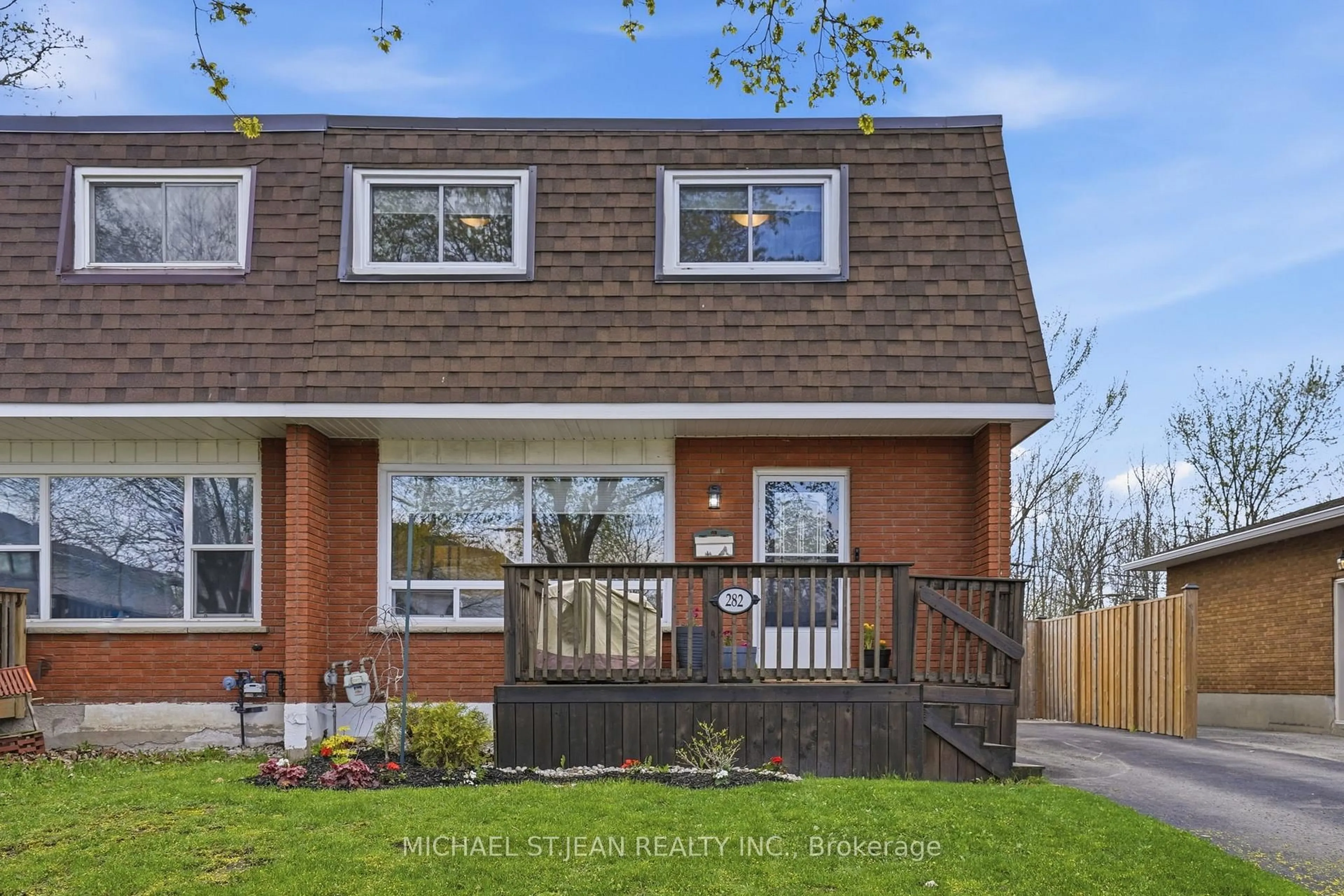 Home with brick exterior material, street for 282 Roach Ave, Welland Ontario L3C 2W4