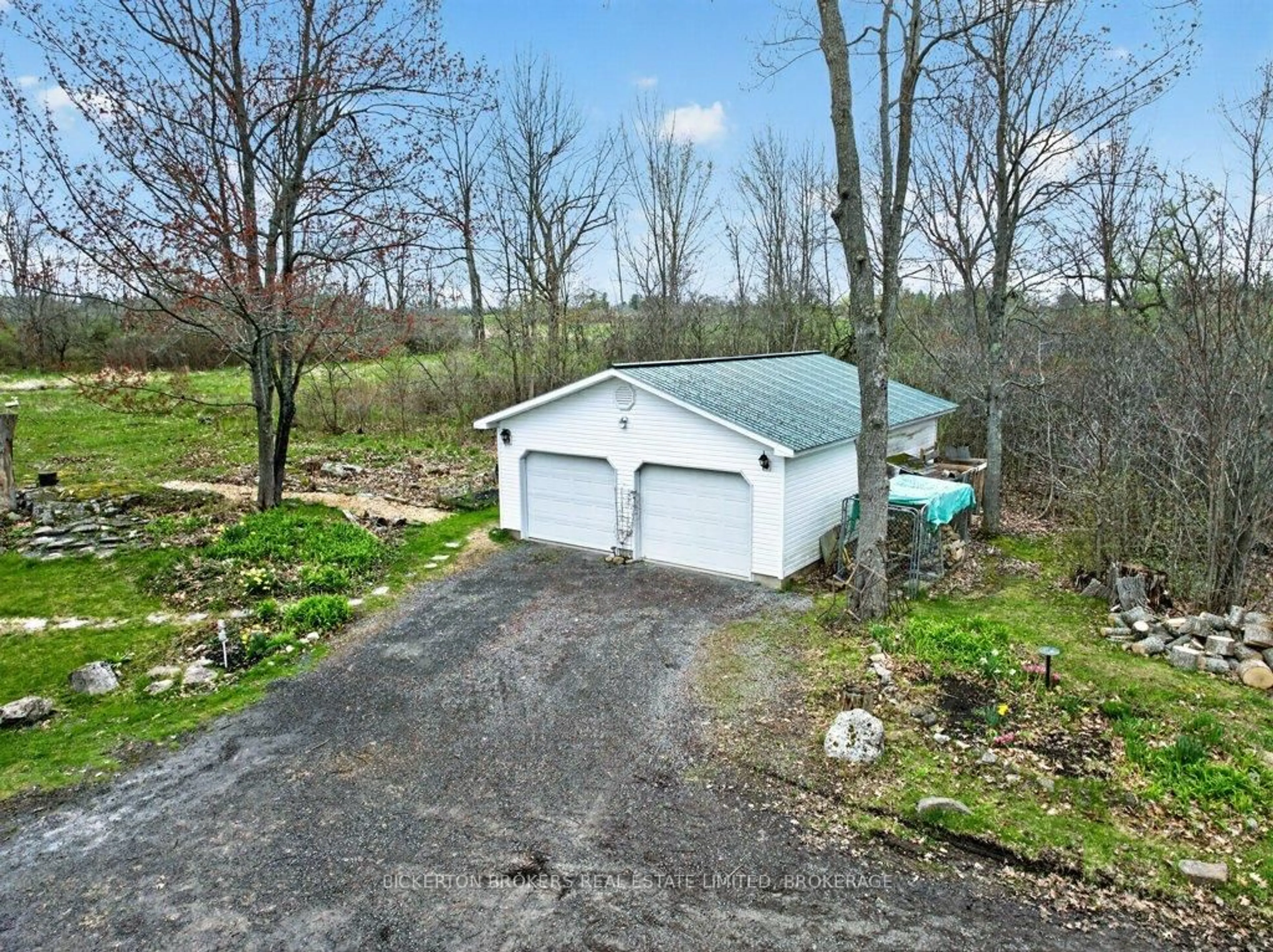 A pic from outside/outdoor area/front of a property/back of a property/a pic from drone, unknown for 3823 Hwy 2 Highway, Gananoque Ontario K7G 2V5