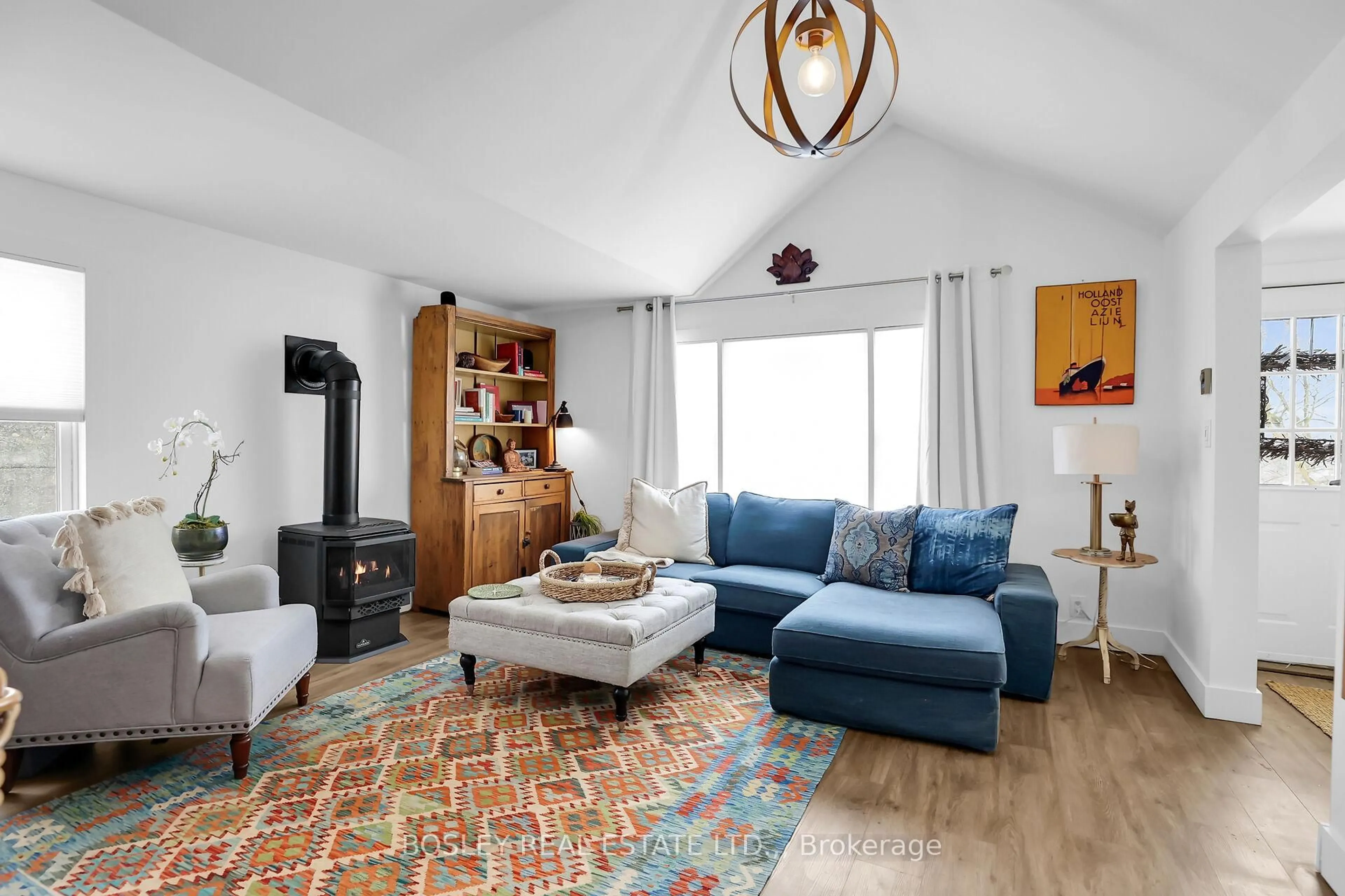 Living room with furniture, unknown for 29 Dumfries St, Niagara-on-the-Lake Ontario L0S 1L0
