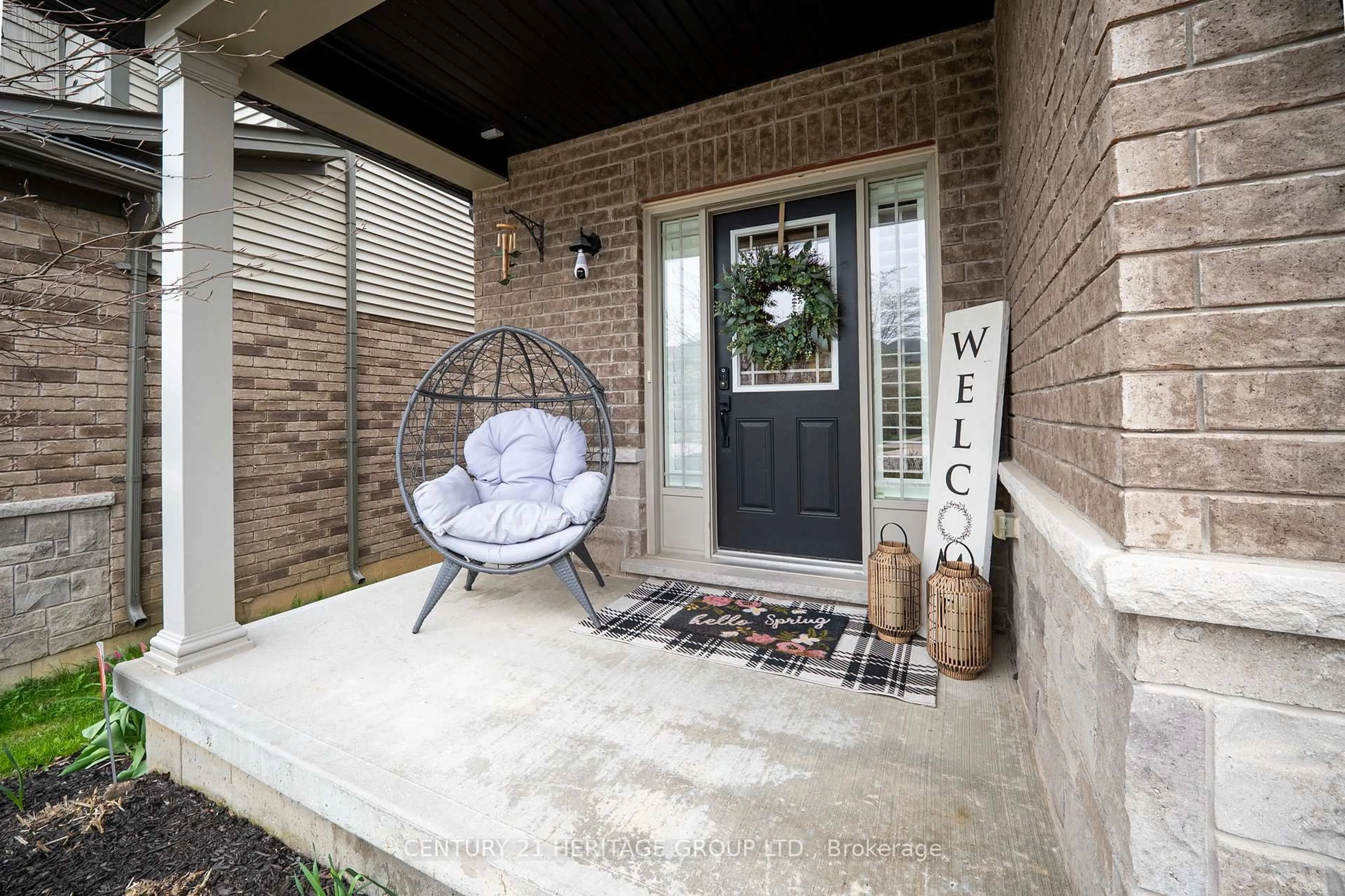 Indoor entryway for 195 Pumpkin Pass, Hamilton Ontario L0R 1C0