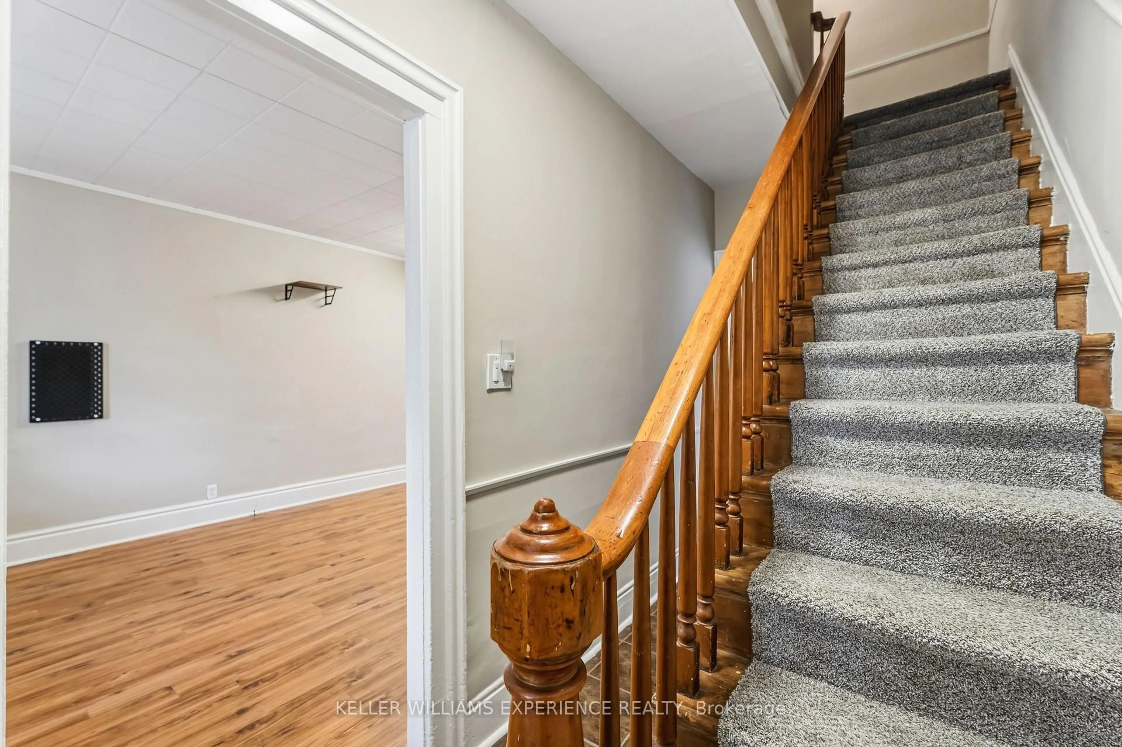 Unknown for 15 Catherine St, St. Catharines Ontario L2R 5E4