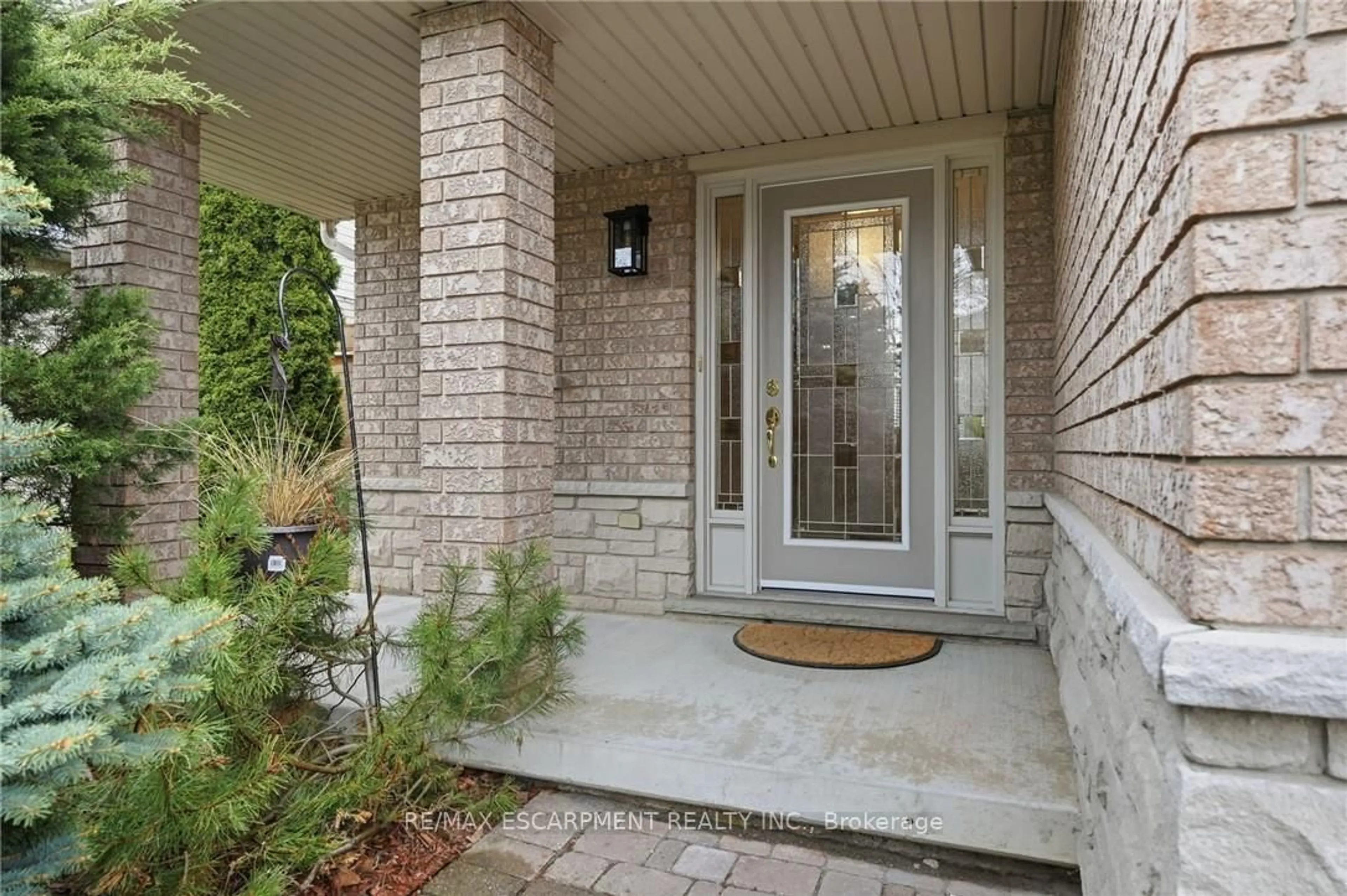 Indoor entryway for 42 ARCHER Way, Hamilton Ontario L0R 1W0