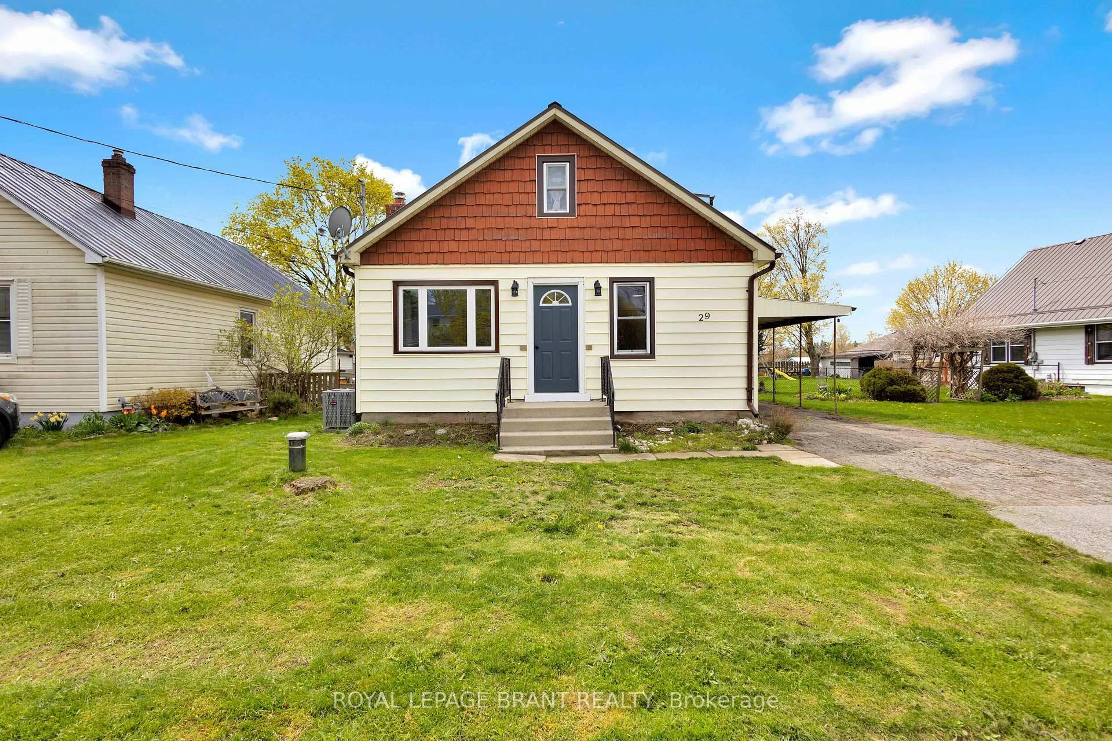 Home with vinyl exterior material, street for 29 Alexander St, Brant Ontario N0E 1A0