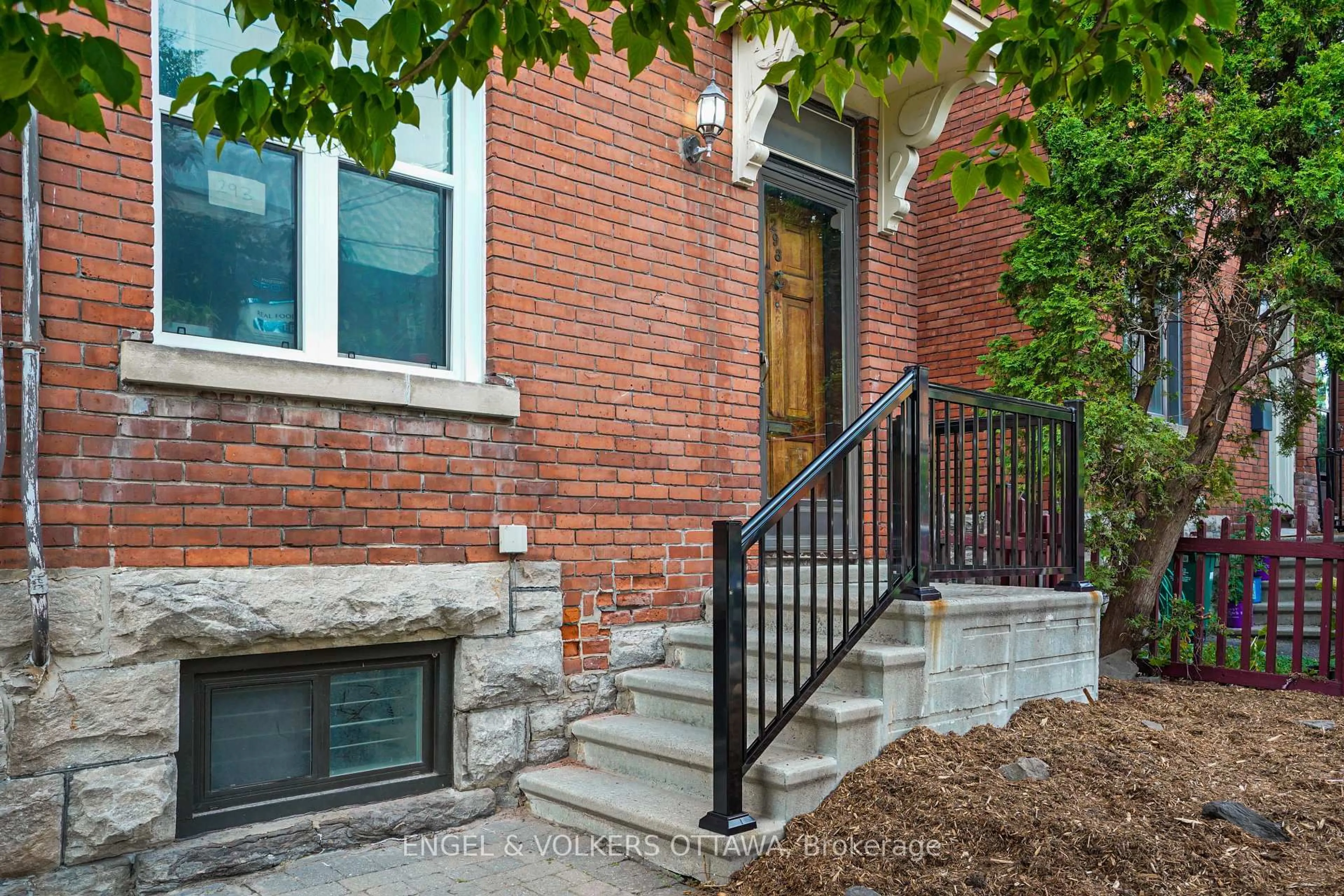 Home with brick exterior material, street for 293 Somerset St, Ottawa Ontario K1N 6V9