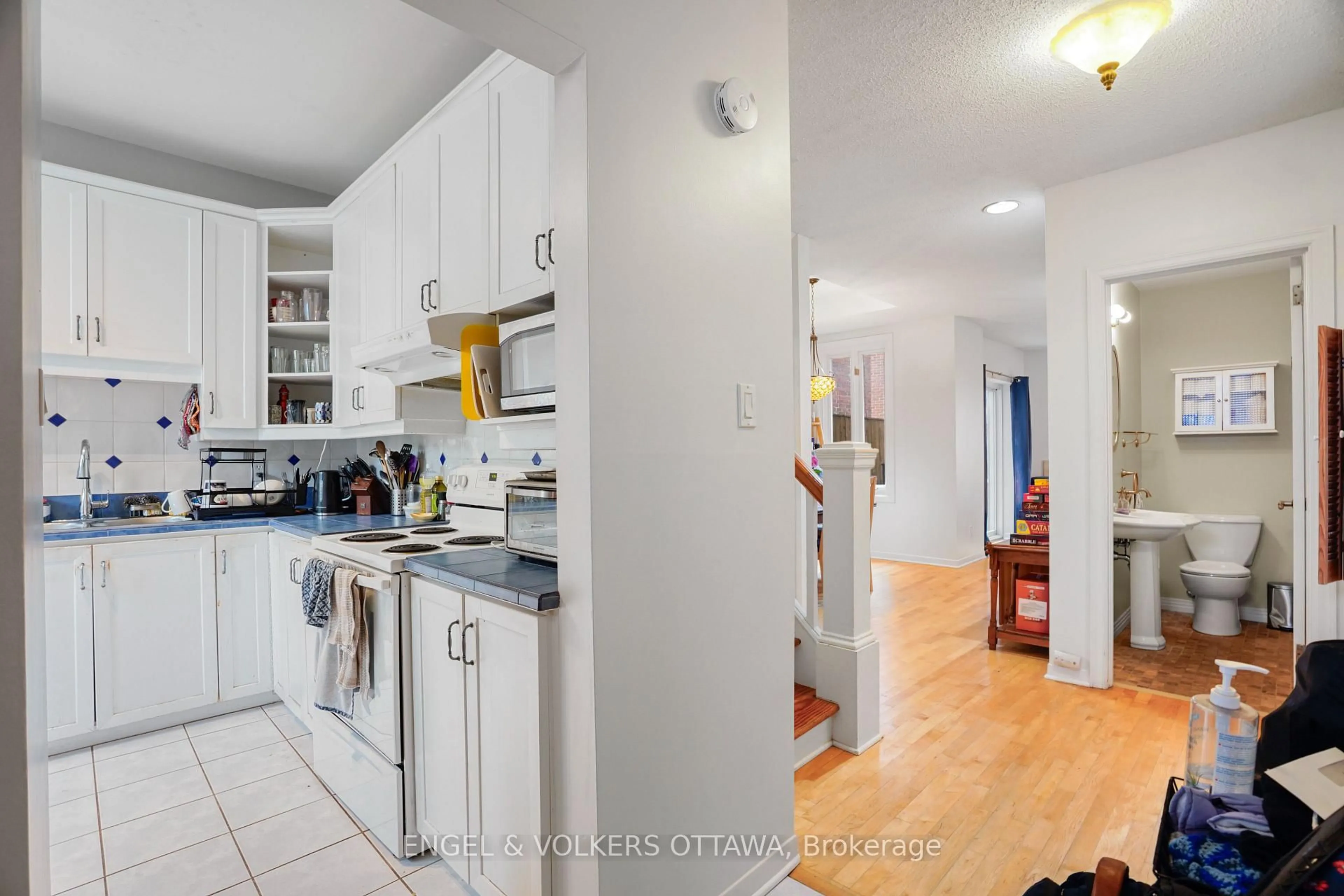 Unknown for 293 Somerset St, Ottawa Ontario K1N 6V9