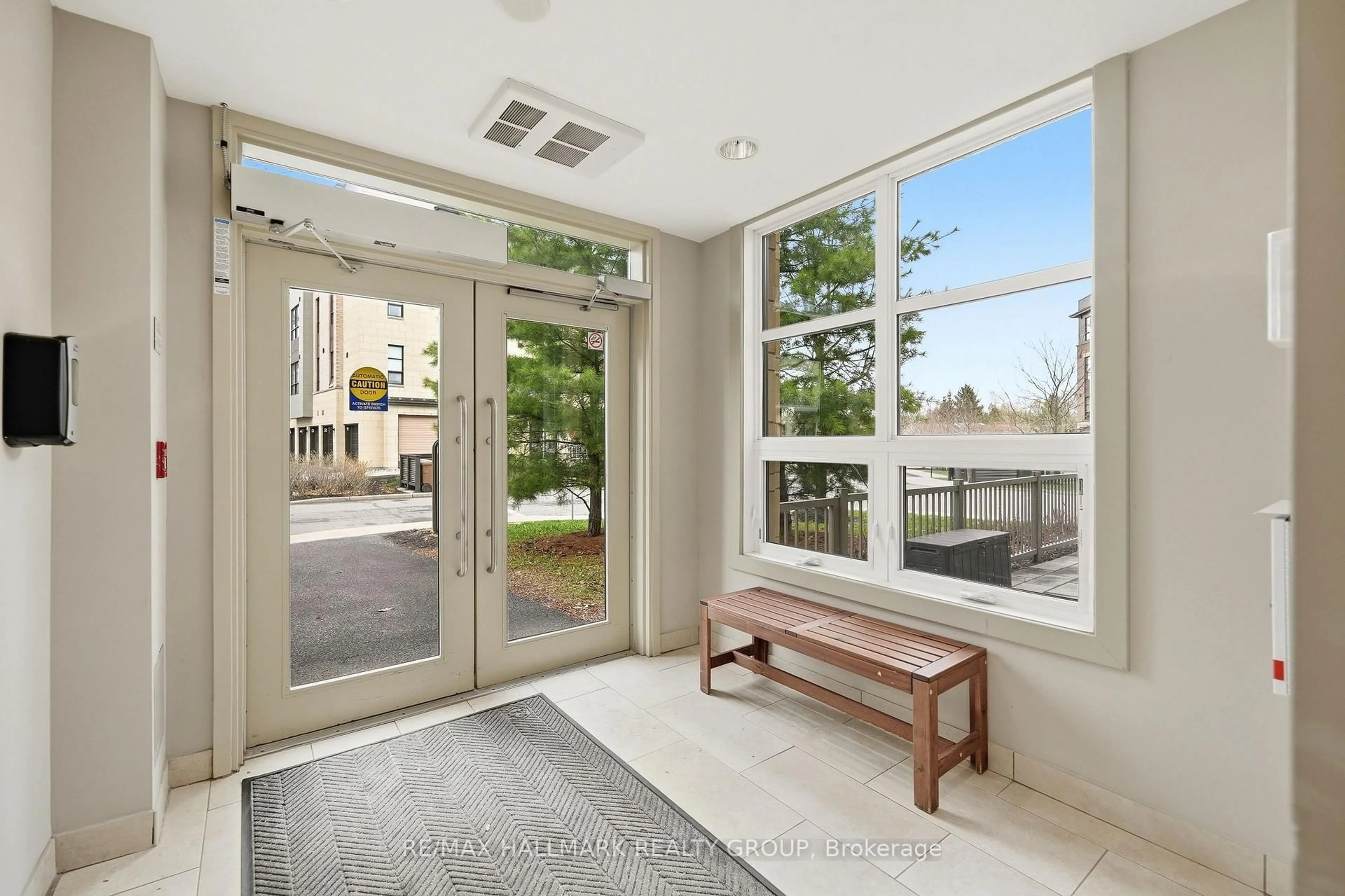 Indoor entryway for 215 Titanium Private #405, Ottawa Ontario K1C 0B7