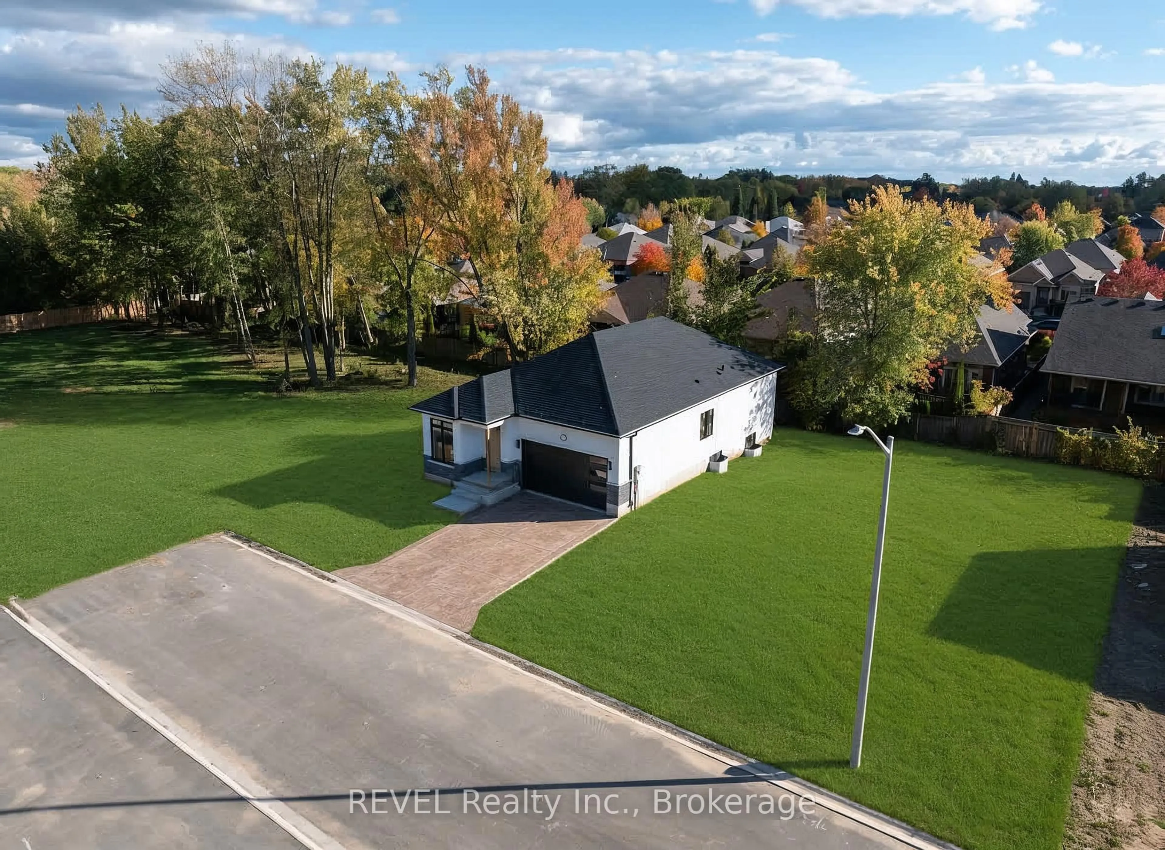 A pic from outside/outdoor area/front of a property/back of a property/a pic from drone, water/lake/river/ocean view for 11 Stickles St, Pelham Ontario L3C 3C3