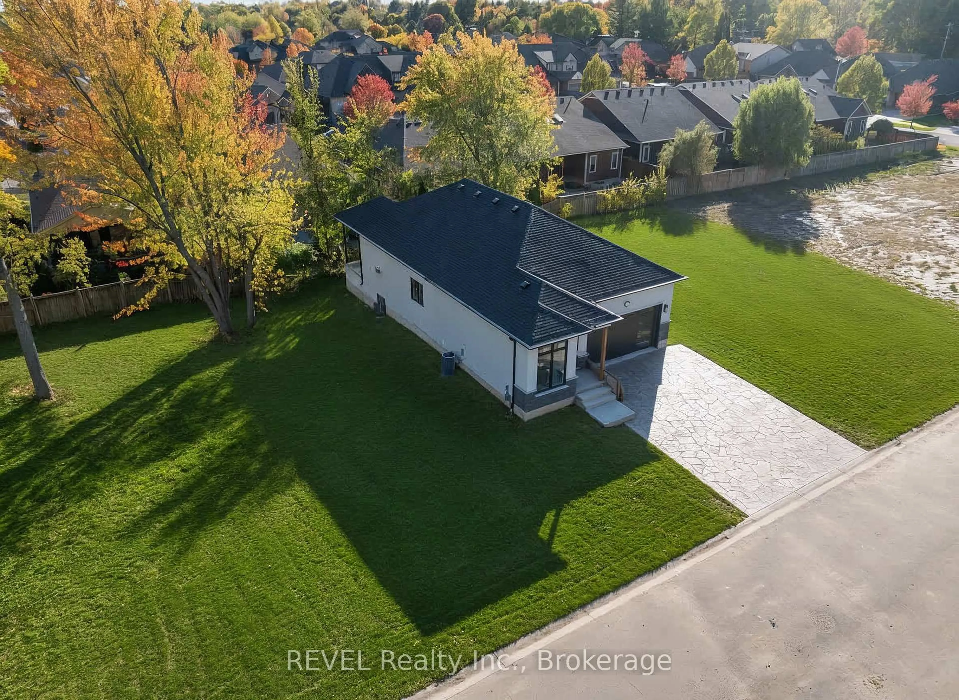 A pic from outside/outdoor area/front of a property/back of a property/a pic from drone, water/lake/river/ocean view for 11 Stickles St, Pelham Ontario L3C 3C3