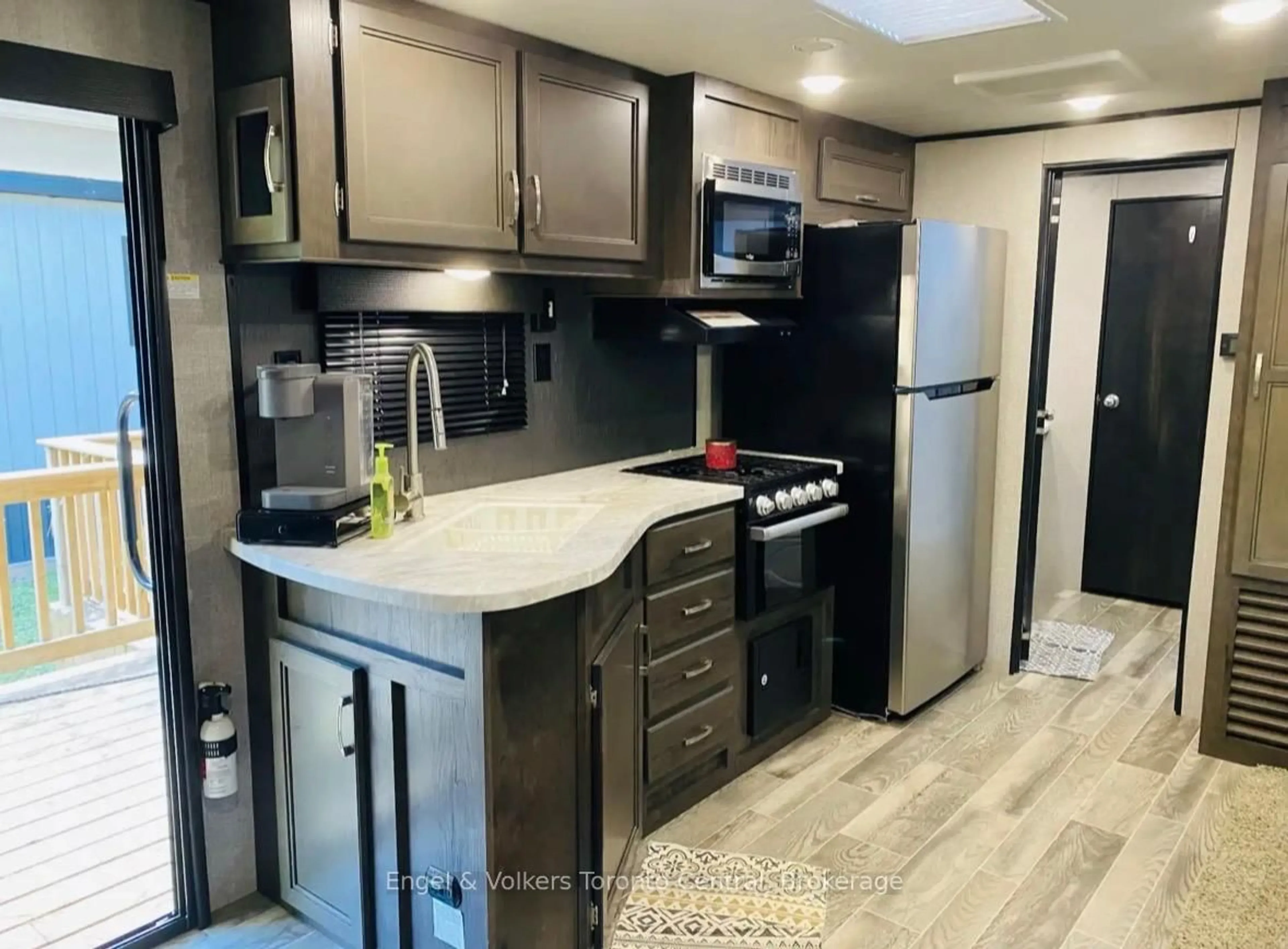 Standard kitchen, unknown for 13 Southline Ave #H184, Kincardine Ontario N0G 0E1
