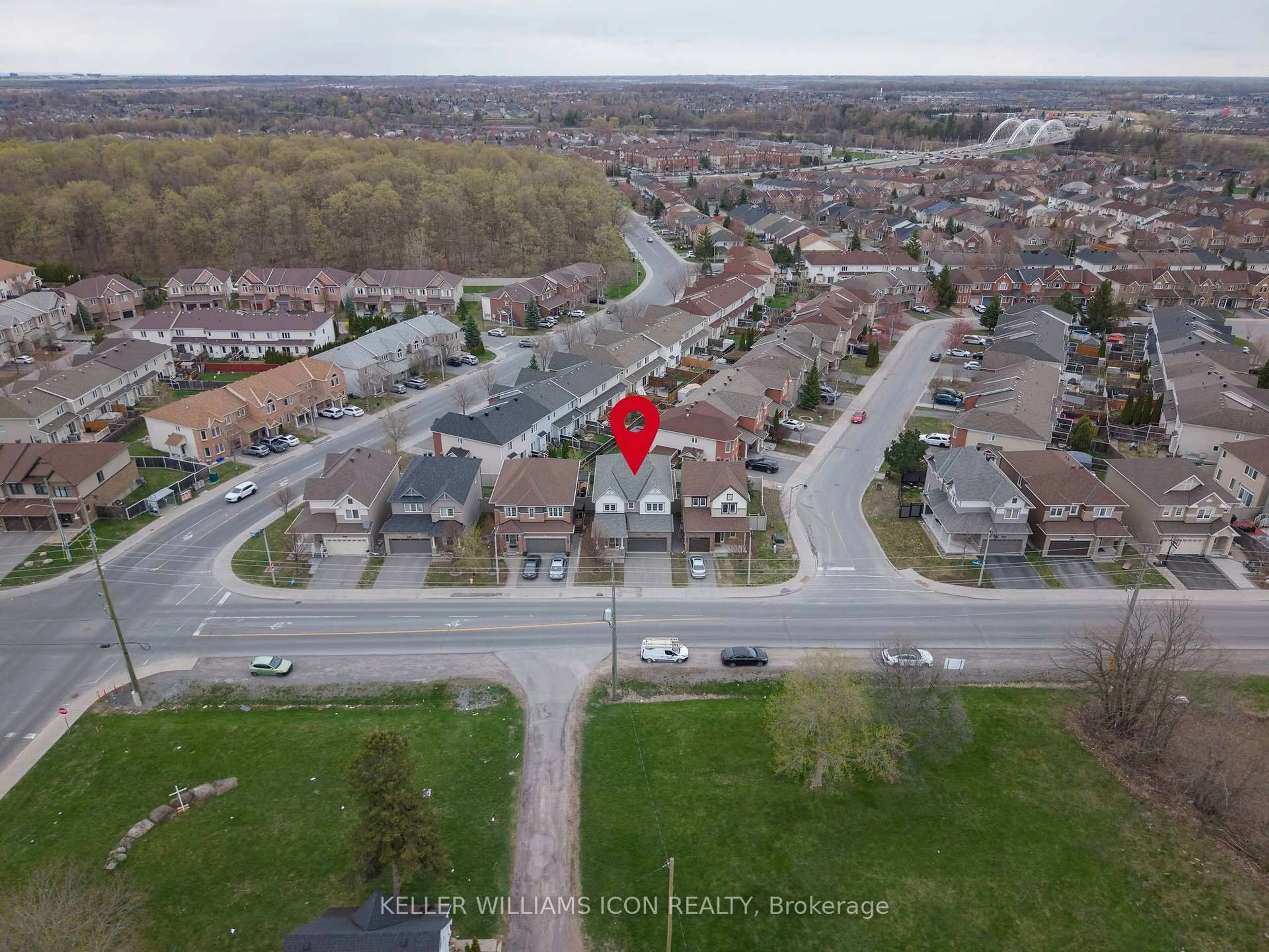 A pic from outside/outdoor area/front of a property/back of a property/a pic from drone, street for 3379 Woodroffe Ave, Ottawa Ontario K2G 6Z5