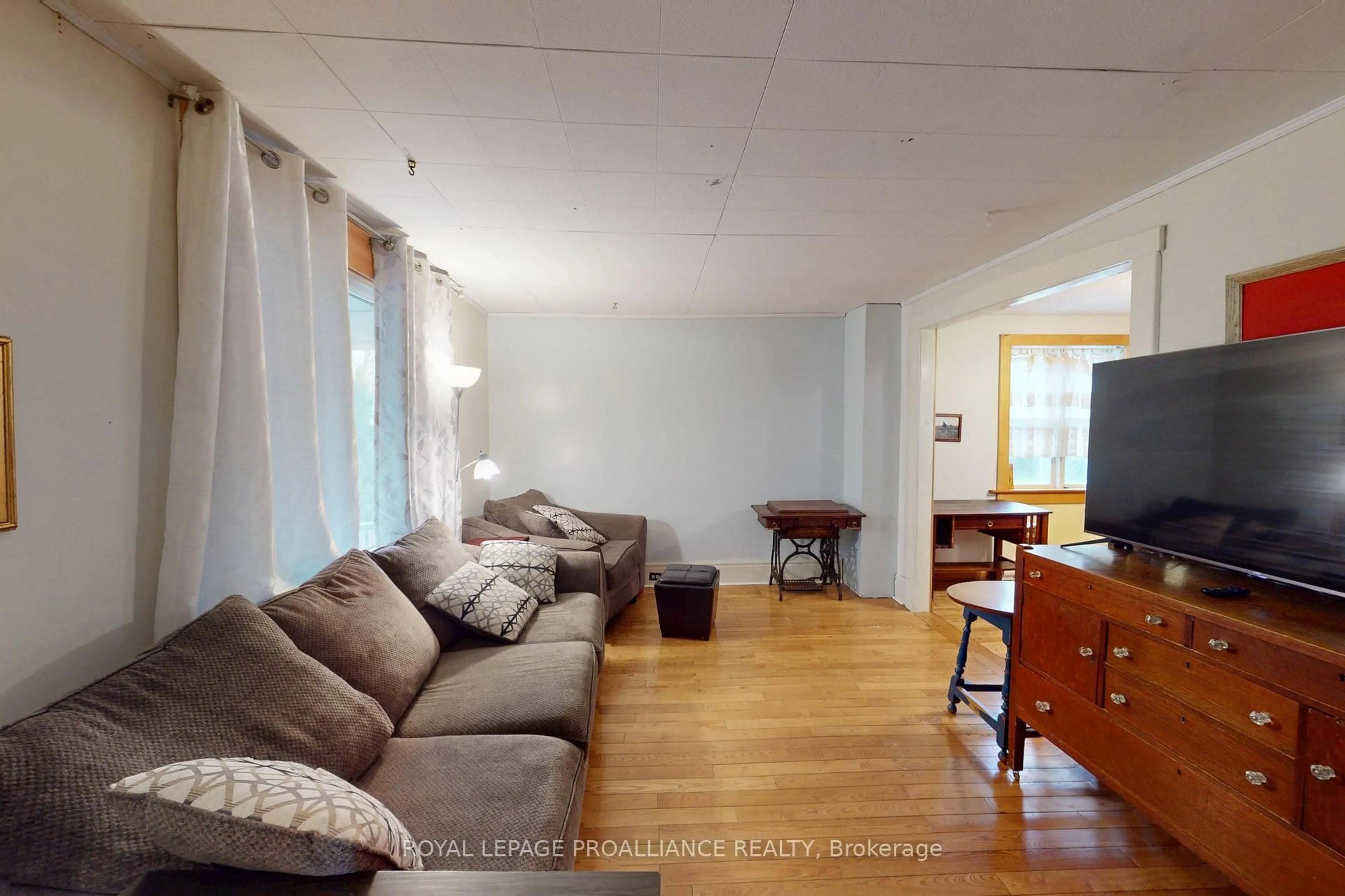 Living room with furniture, unknown for 95 Lingham St, Belleville Ontario K8N 3T1
