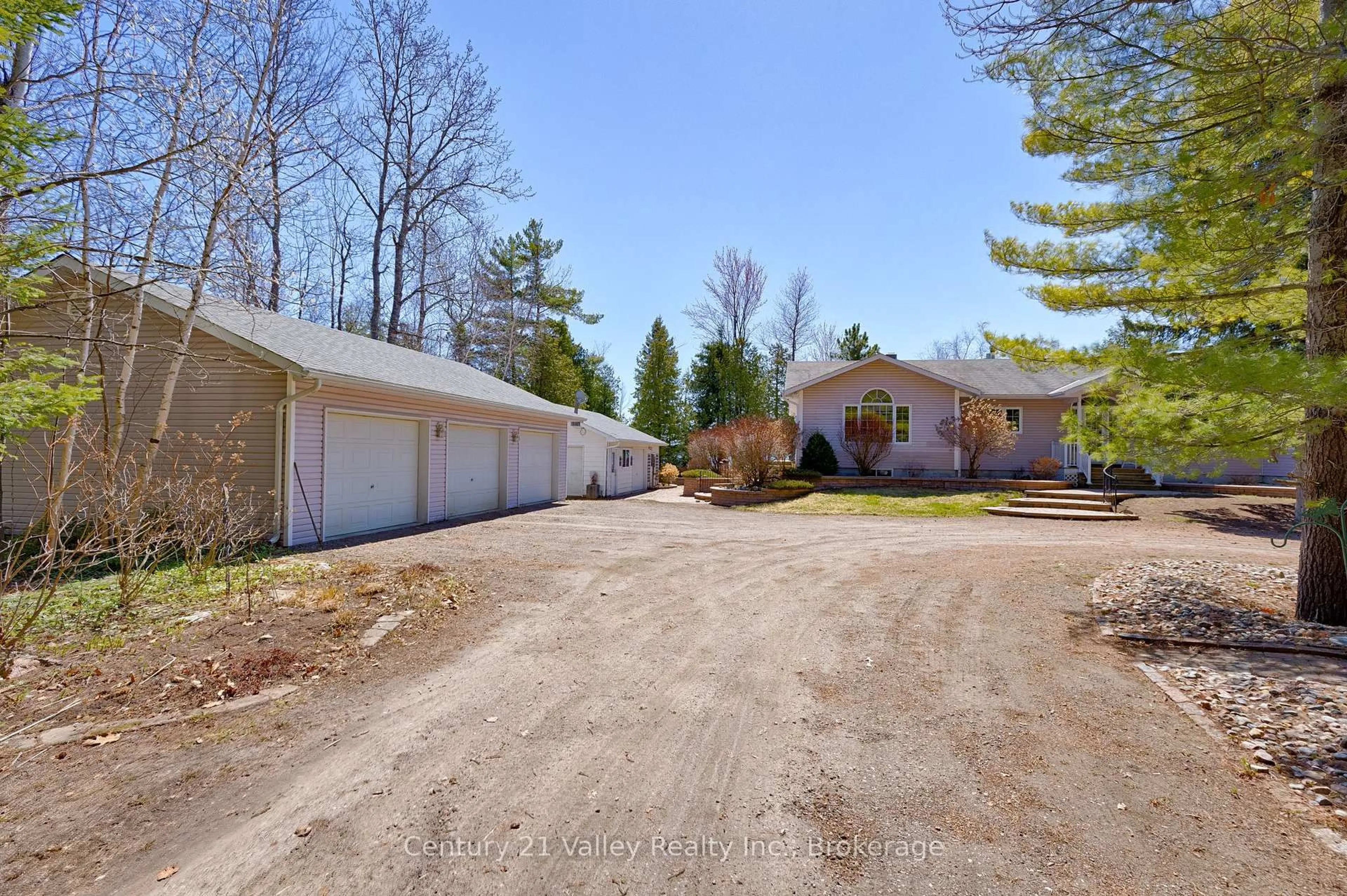 A pic from outside/outdoor area/front of a property/back of a property/a pic from drone, unknown for 5377 Calabogie Rd, Calabogie Ontario K0J 1H0