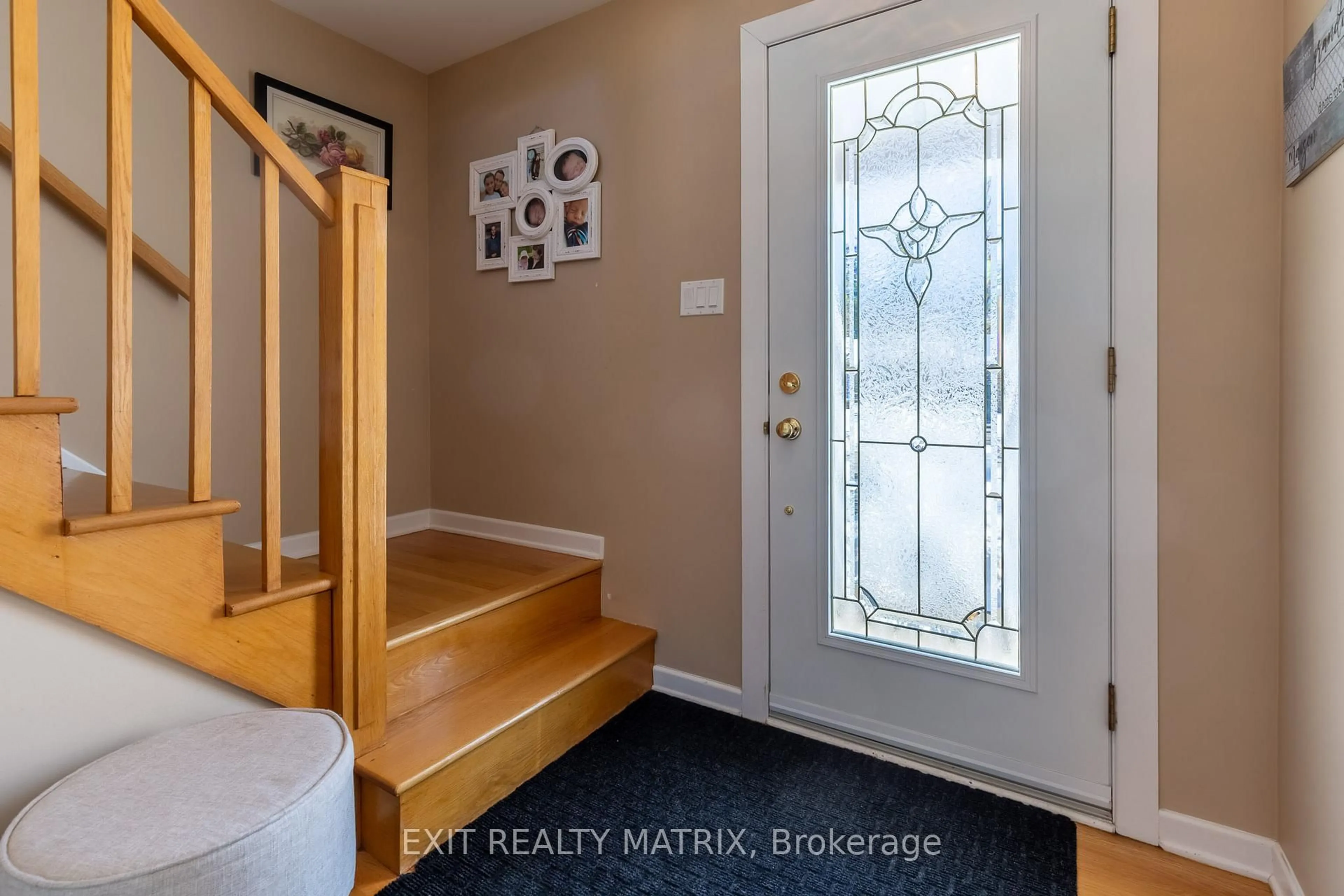 Indoor entryway for 630 Thorne St, Hawkesbury Ontario K6A 2N6