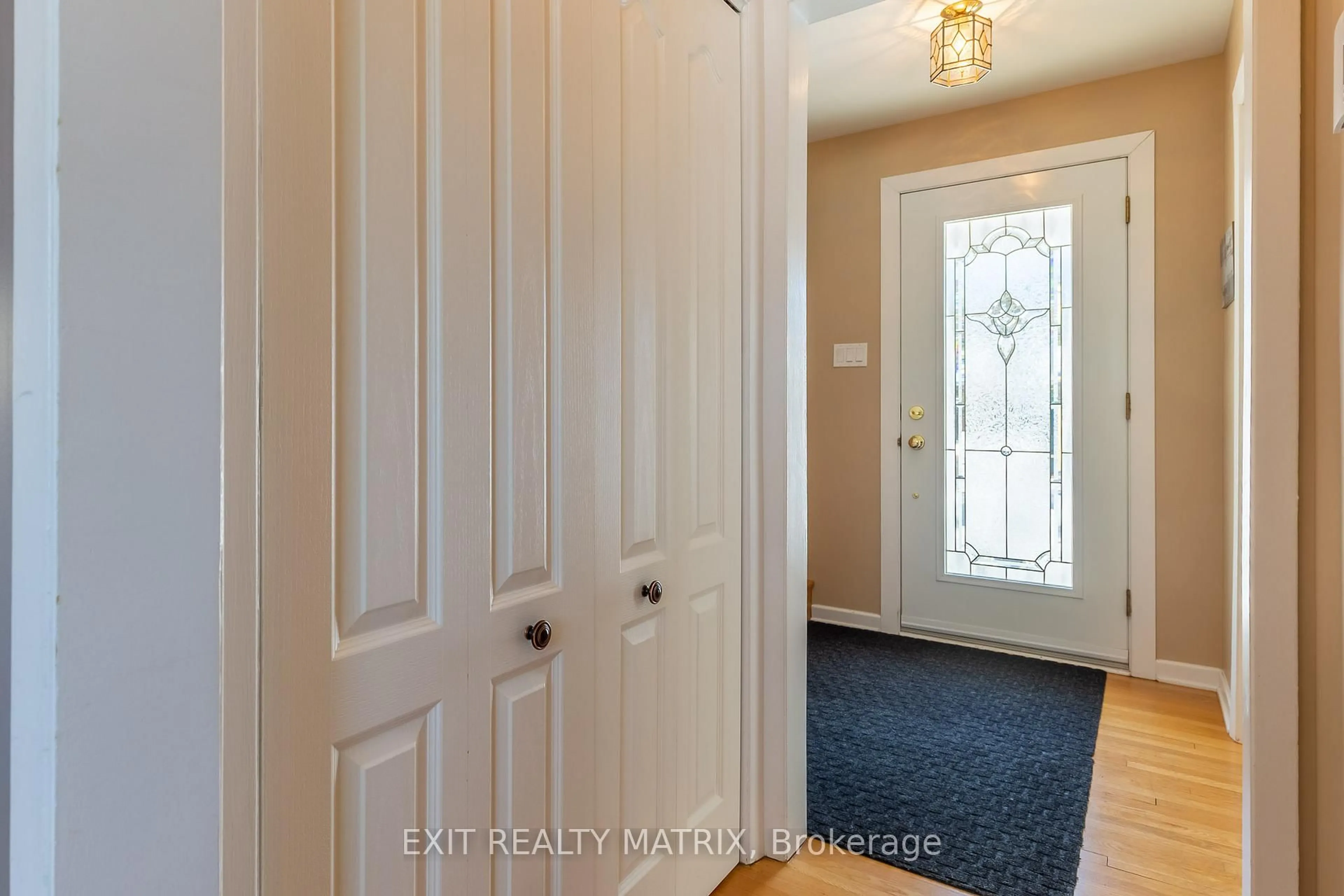Indoor entryway for 630 Thorne St, Hawkesbury Ontario K6A 2N6