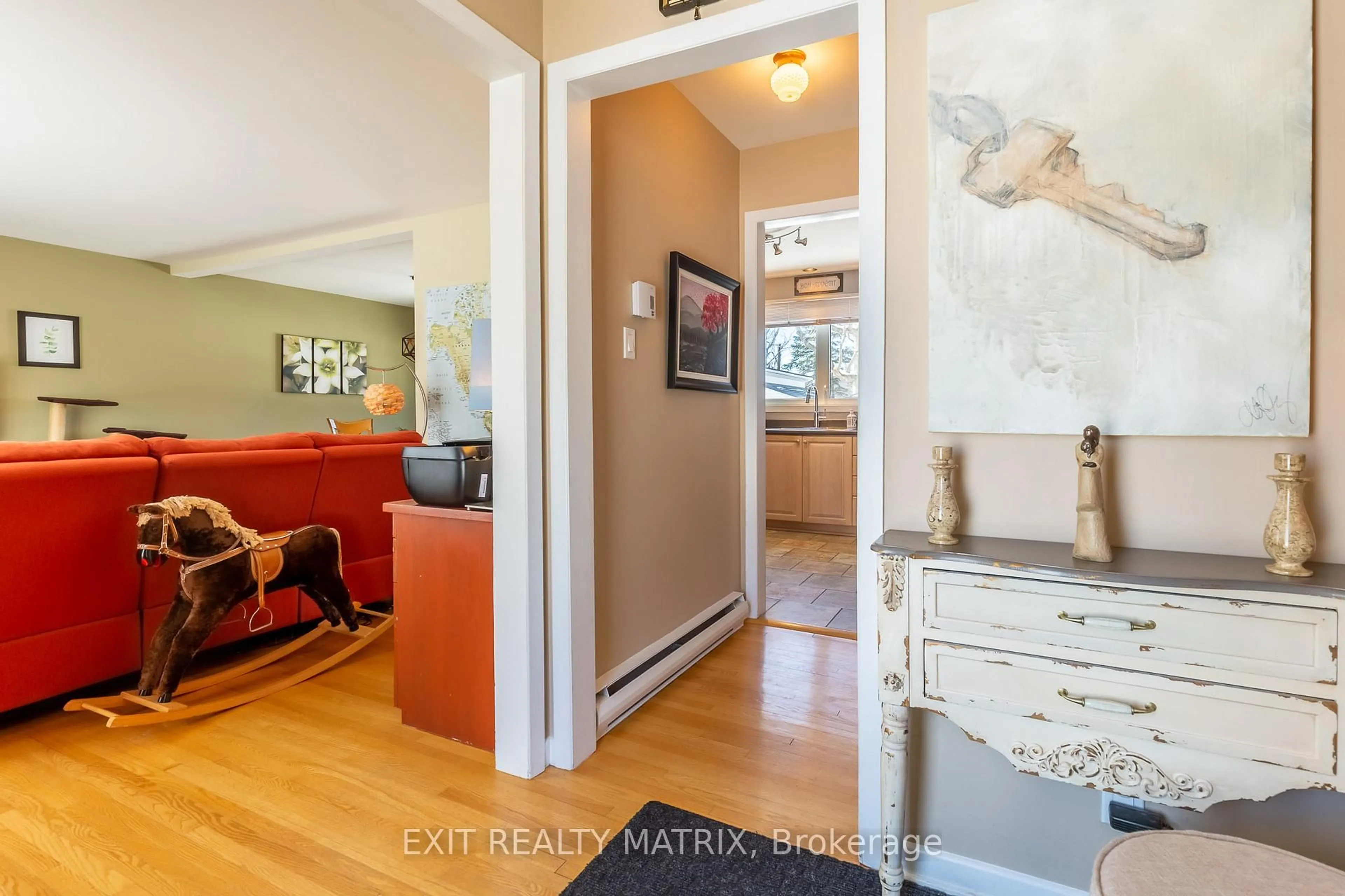 Indoor entryway for 630 Thorne St, Hawkesbury Ontario K6A 2N6
