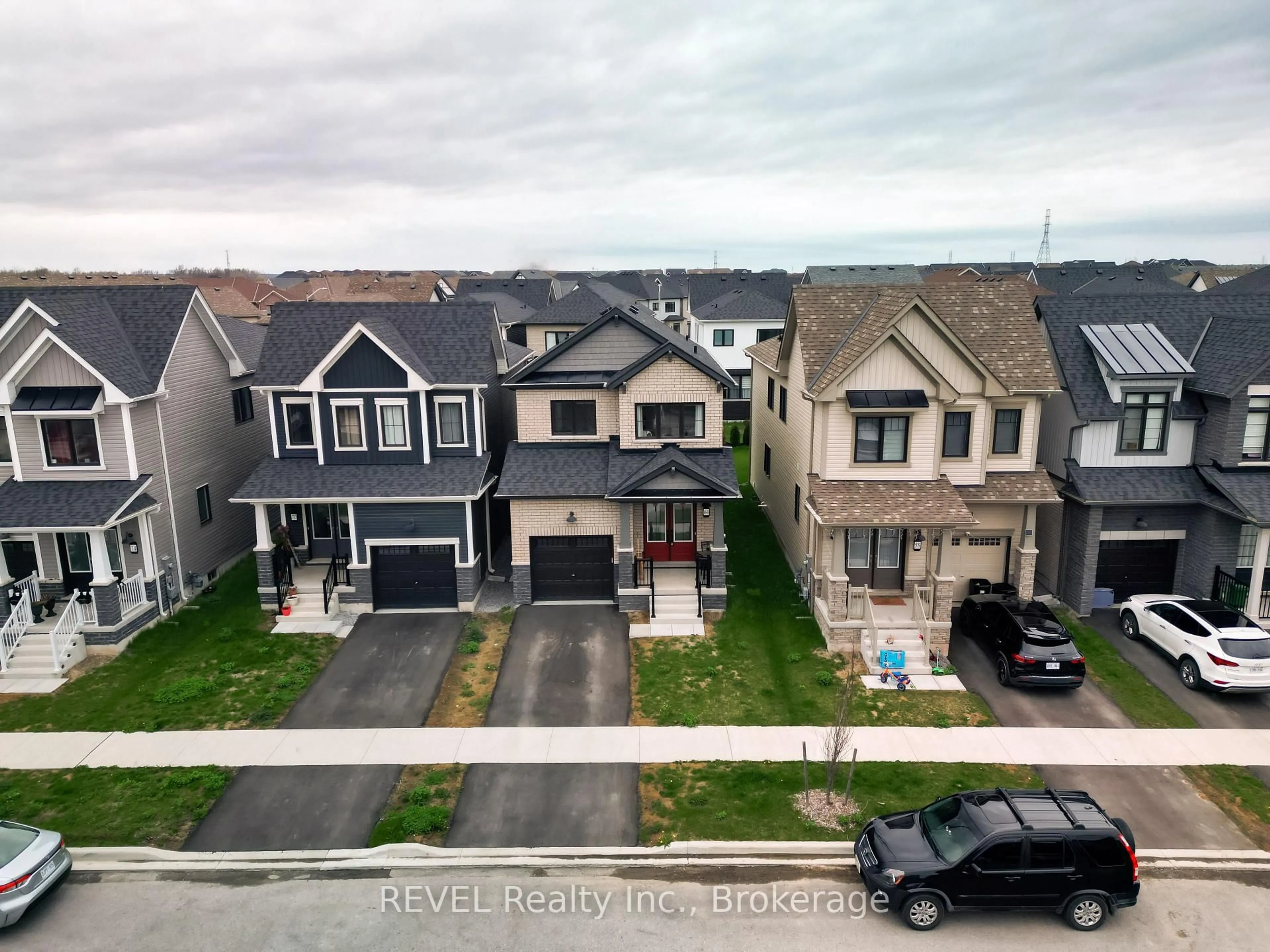 A pic from outside/outdoor area/front of a property/back of a property/a pic from drone, street for 64 Stern Dr, Welland Ontario L3B 0M3