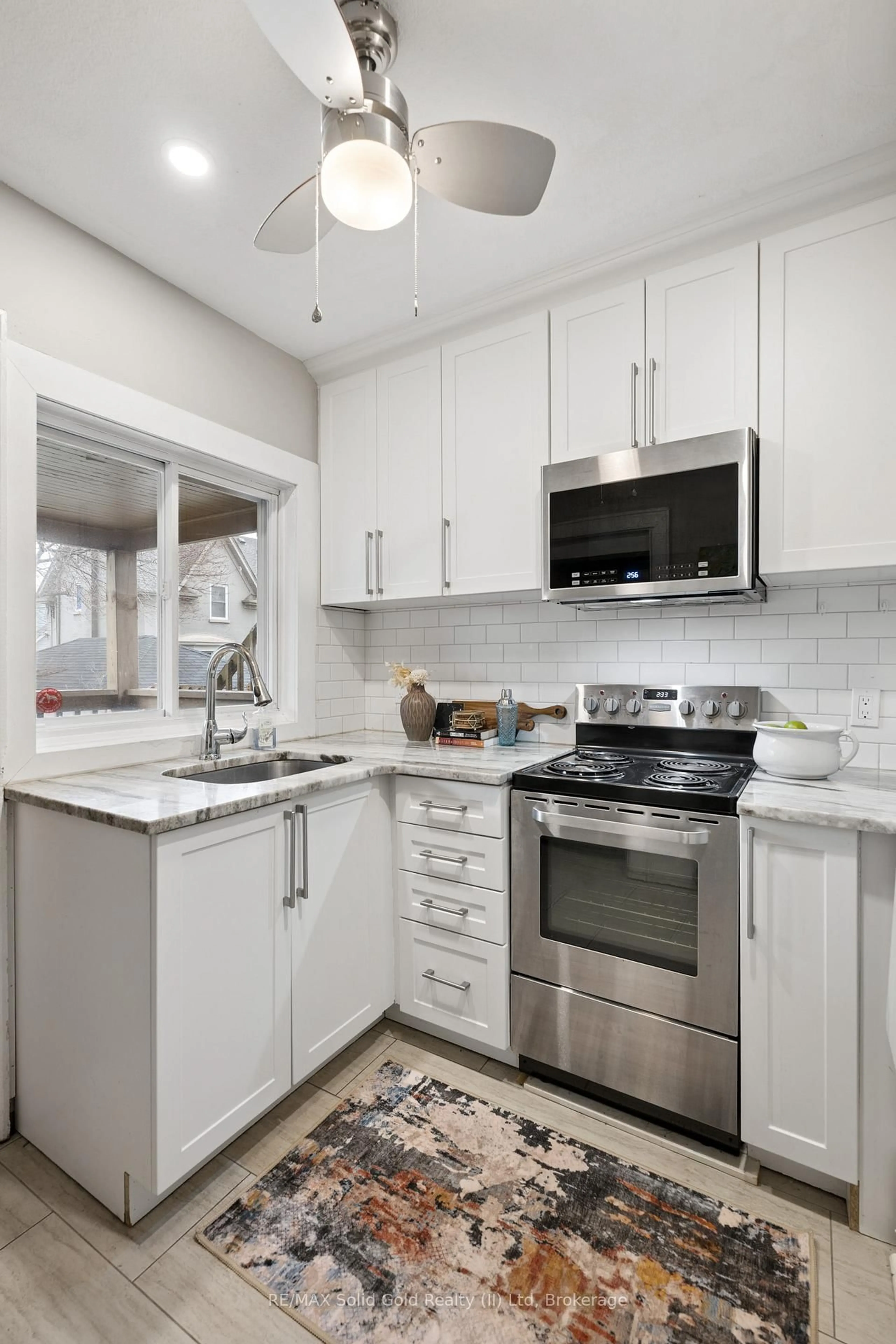 Standard kitchen, ceramic/tile floor for 22 Dellroy Ave, Kitchener Ontario N2A 2S1