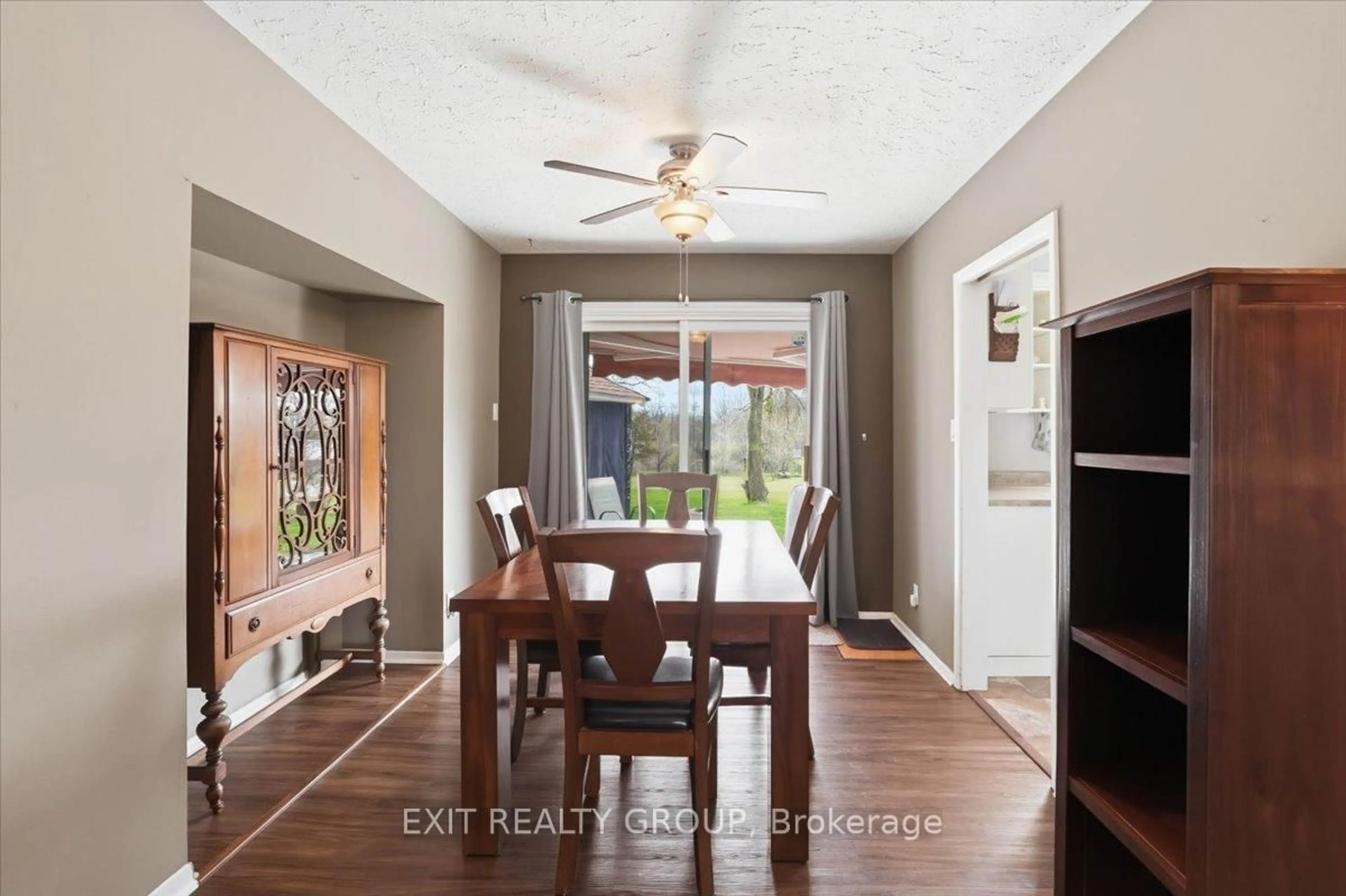 Dining room, ceramic/tile floor for 196 Elmwood Dr, Belleville Ontario K8N 4Z4