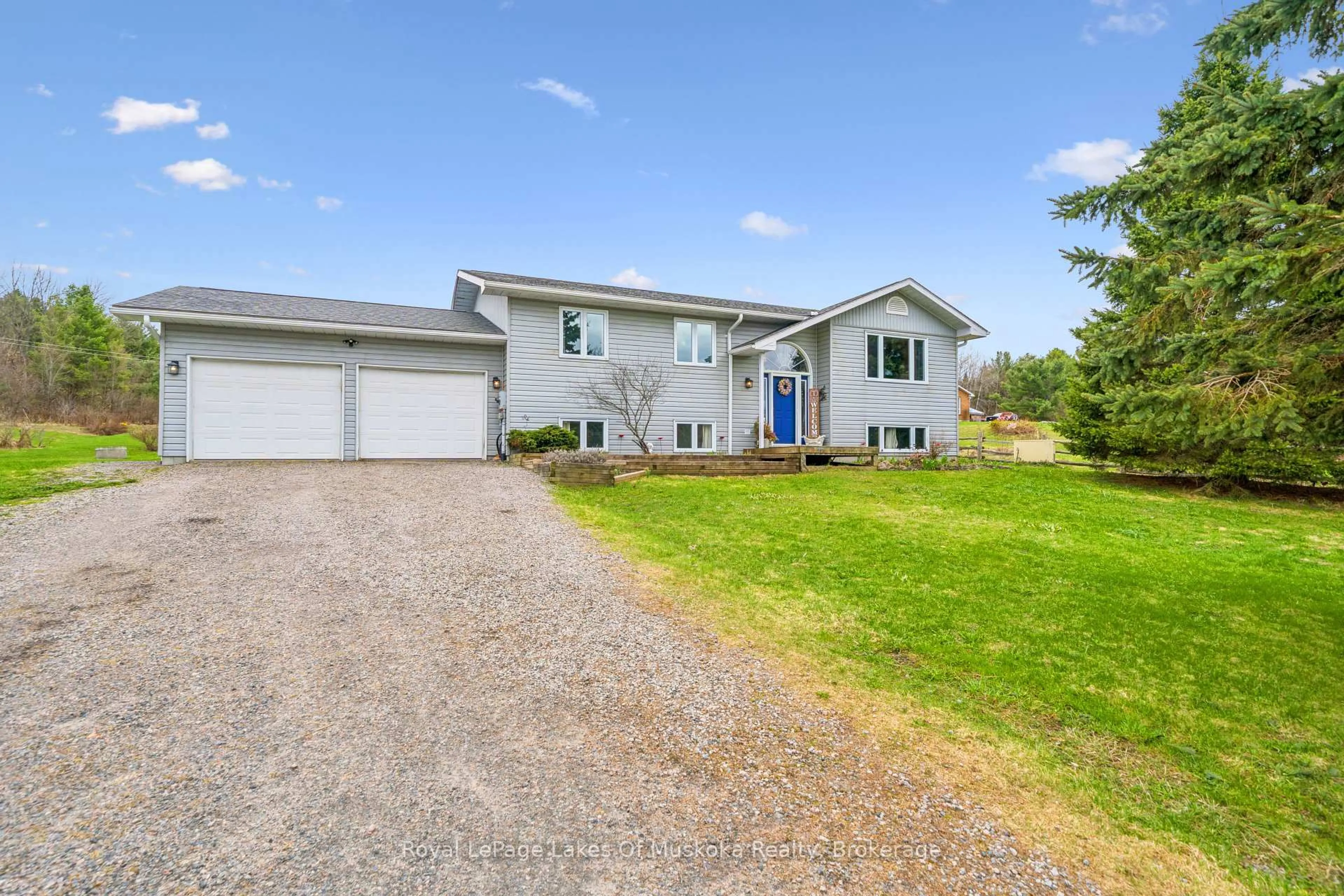 A pic from outside/outdoor area/front of a property/back of a property/a pic from drone, unknown for 1089 Rosseau Lake 1 Rd, Muskoka Lakes Ontario P0B 1M0
