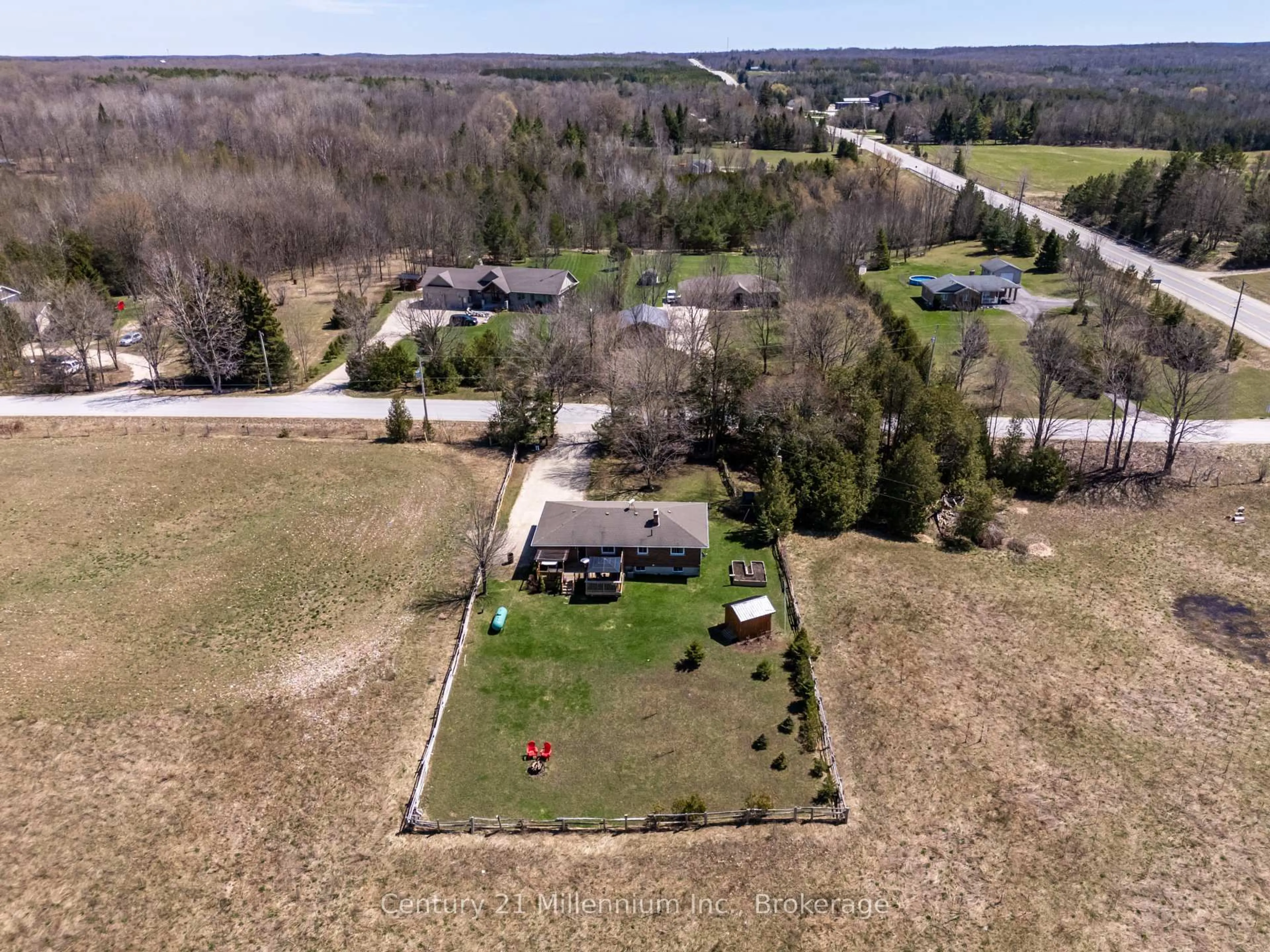 A pic from outside/outdoor area/front of a property/back of a property/a pic from drone, unknown for 740187 10 Sdrd #Holland Centre, Chatsworth Ontario N0H 1R0