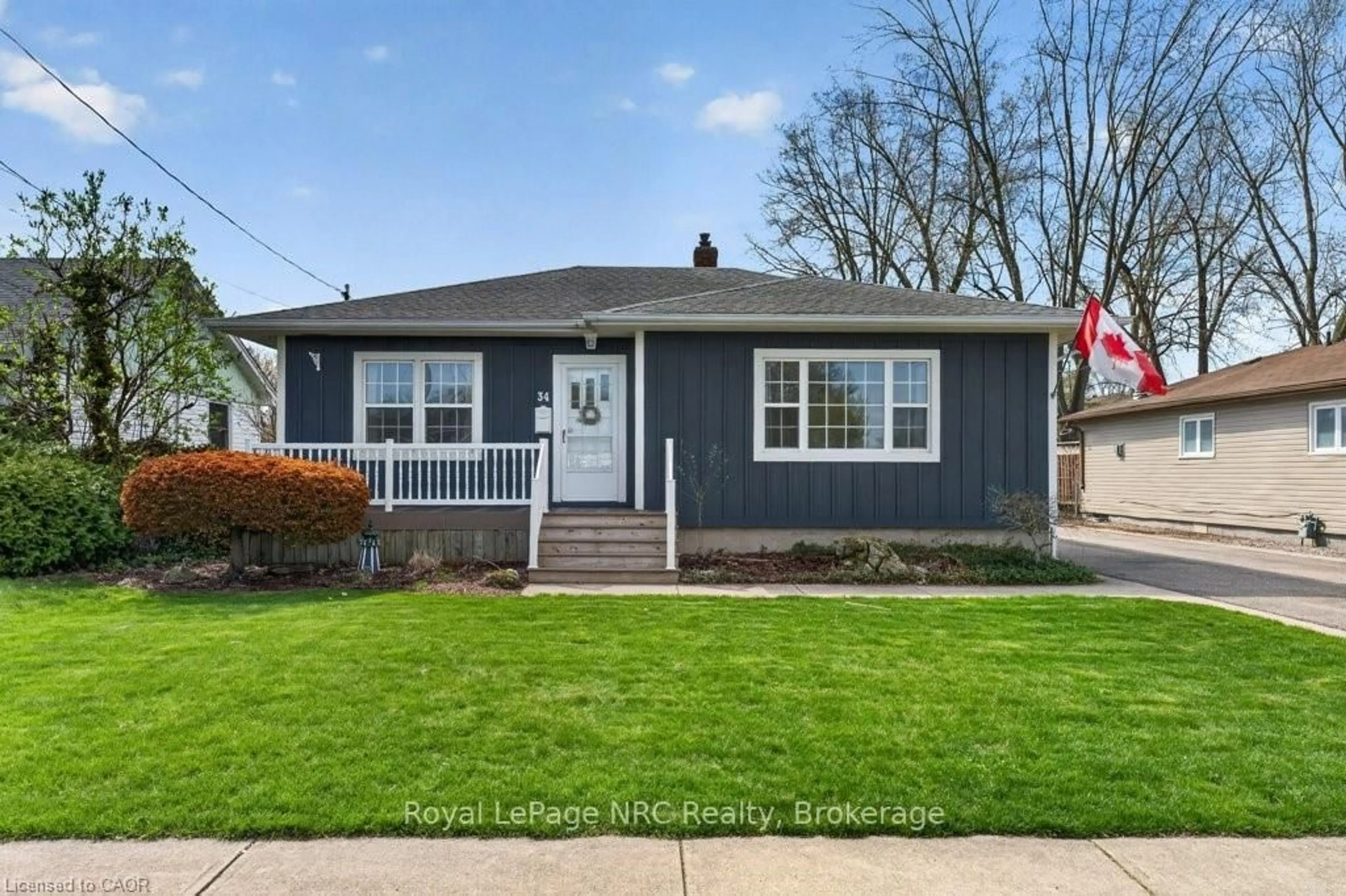 Home with vinyl exterior material, street for 34 Admiral Rd, St. Catharines Ontario L2P 1G6