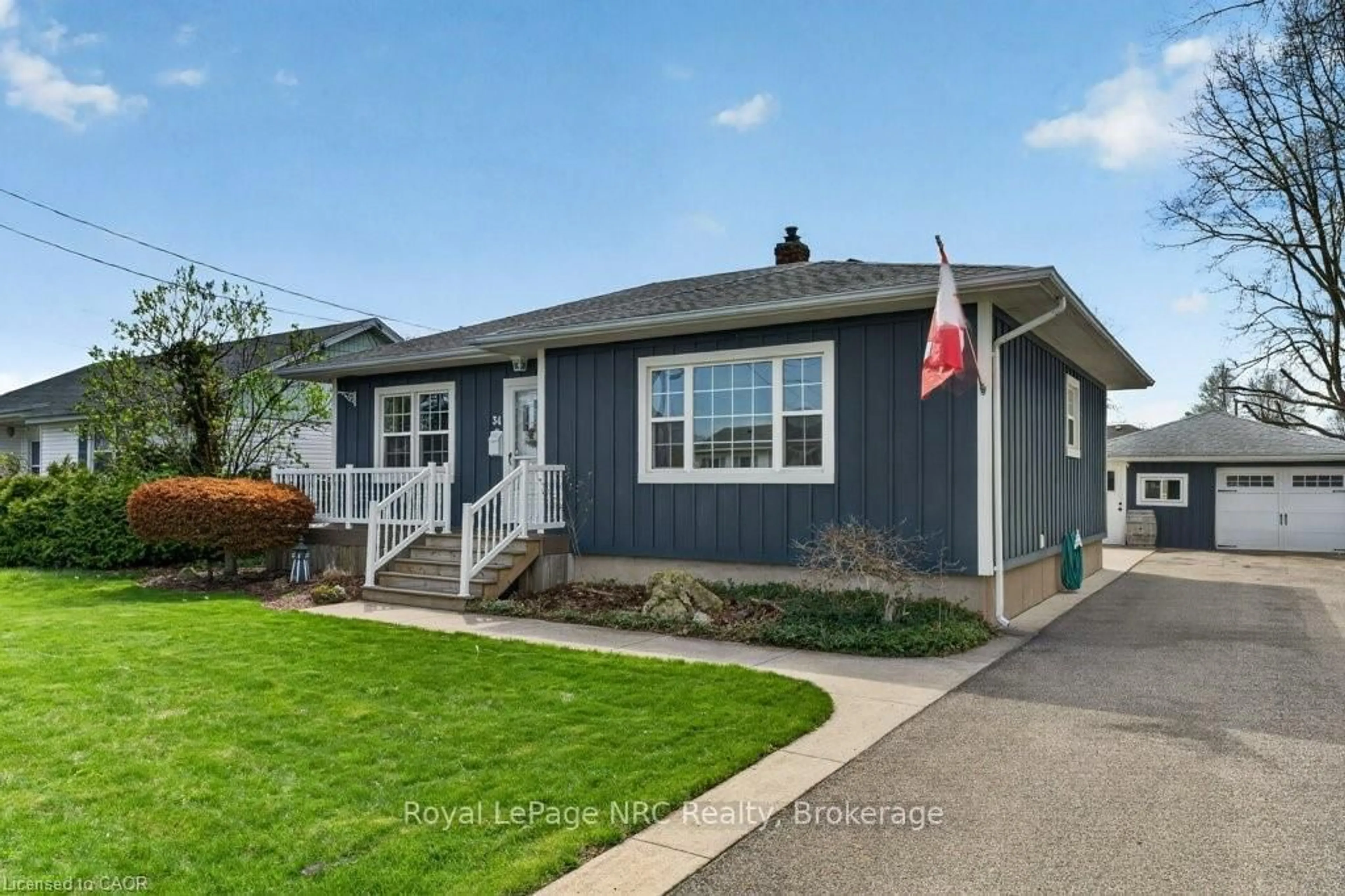 Home with vinyl exterior material, street for 34 Admiral Rd, St. Catharines Ontario L2P 1G6