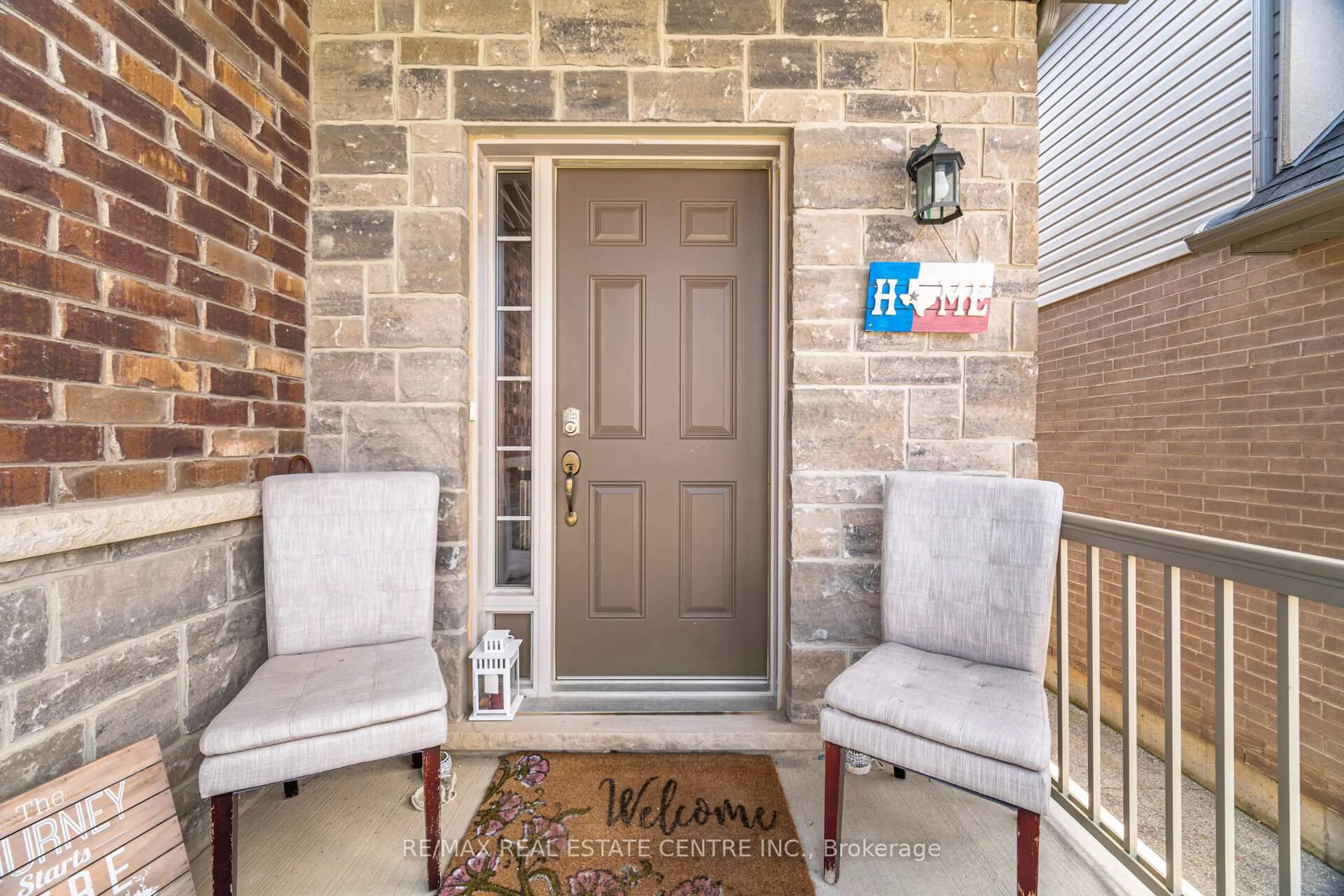Indoor entryway for 47 Festival Way, Hamilton Ontario L0R 1C0