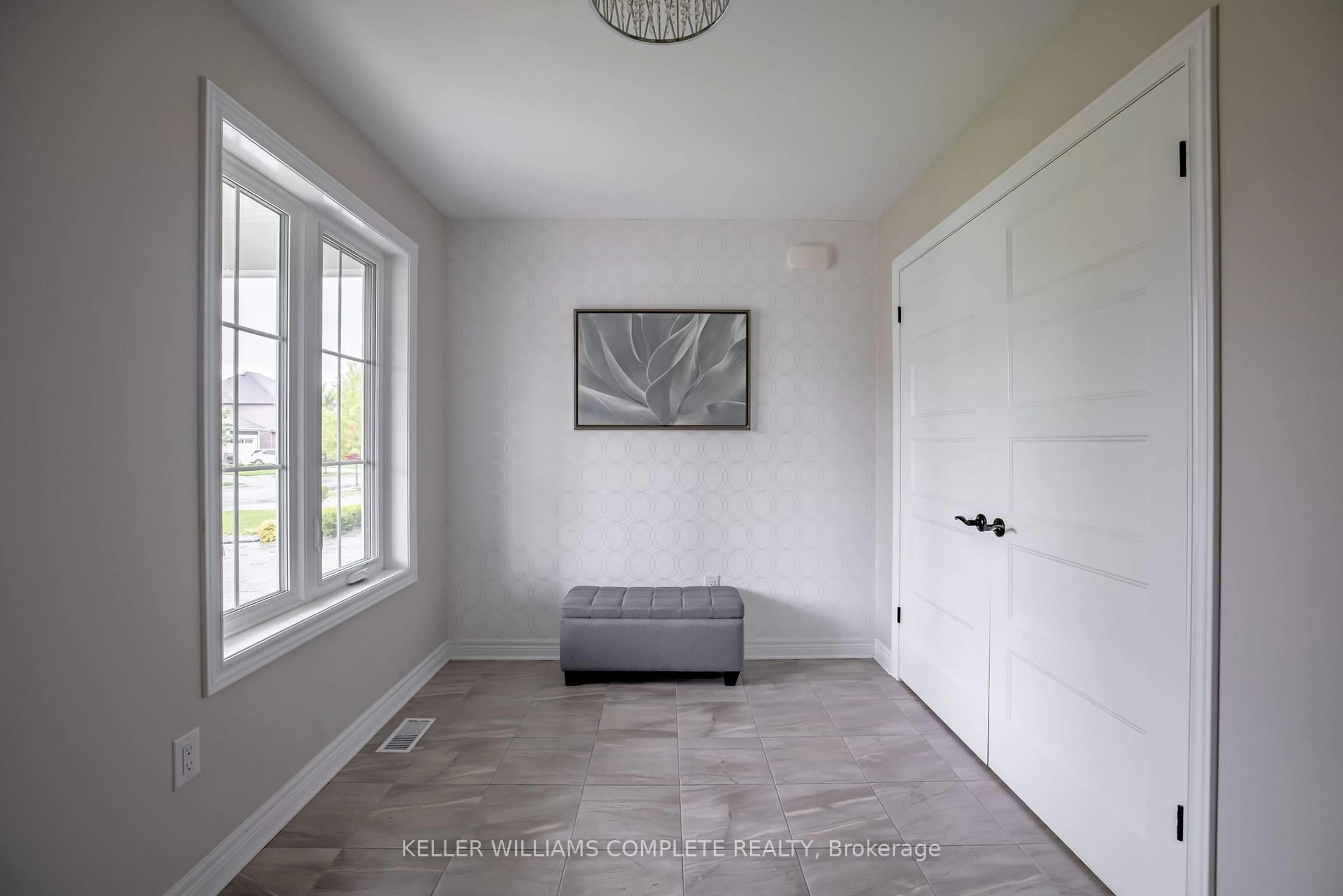 Indoor entryway for 18 Secord St, Thorold Ontario L0S 1K0