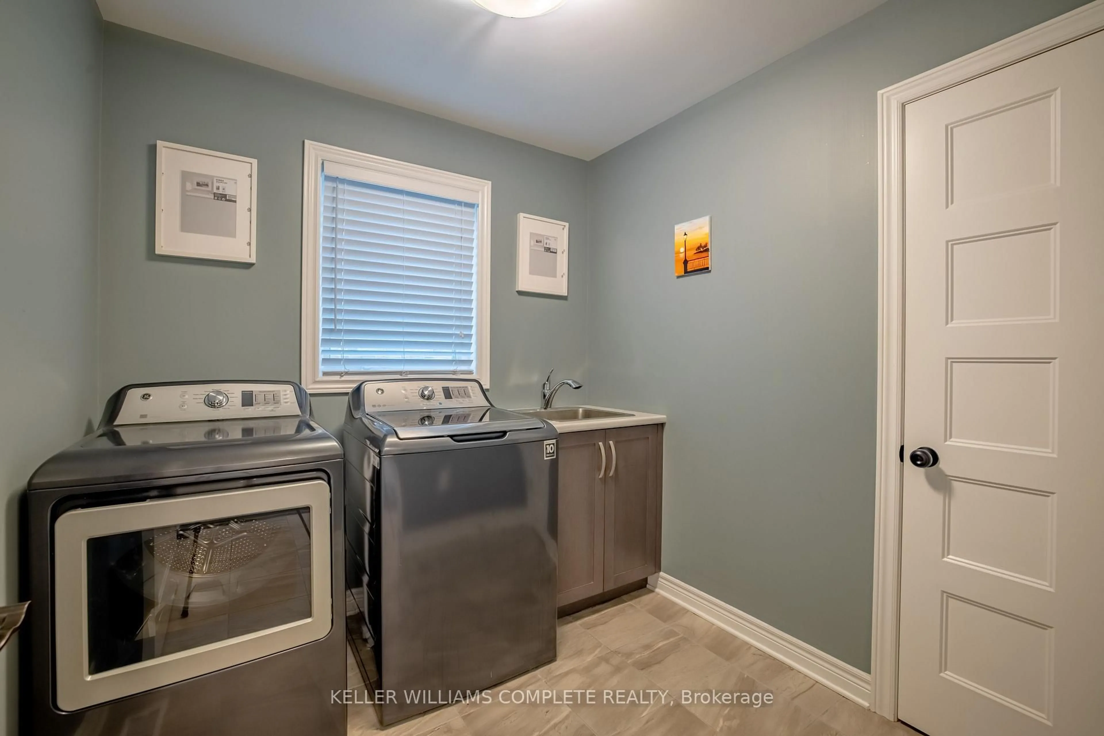 Laundry room for 18 Secord St, Thorold Ontario L0S 1K0