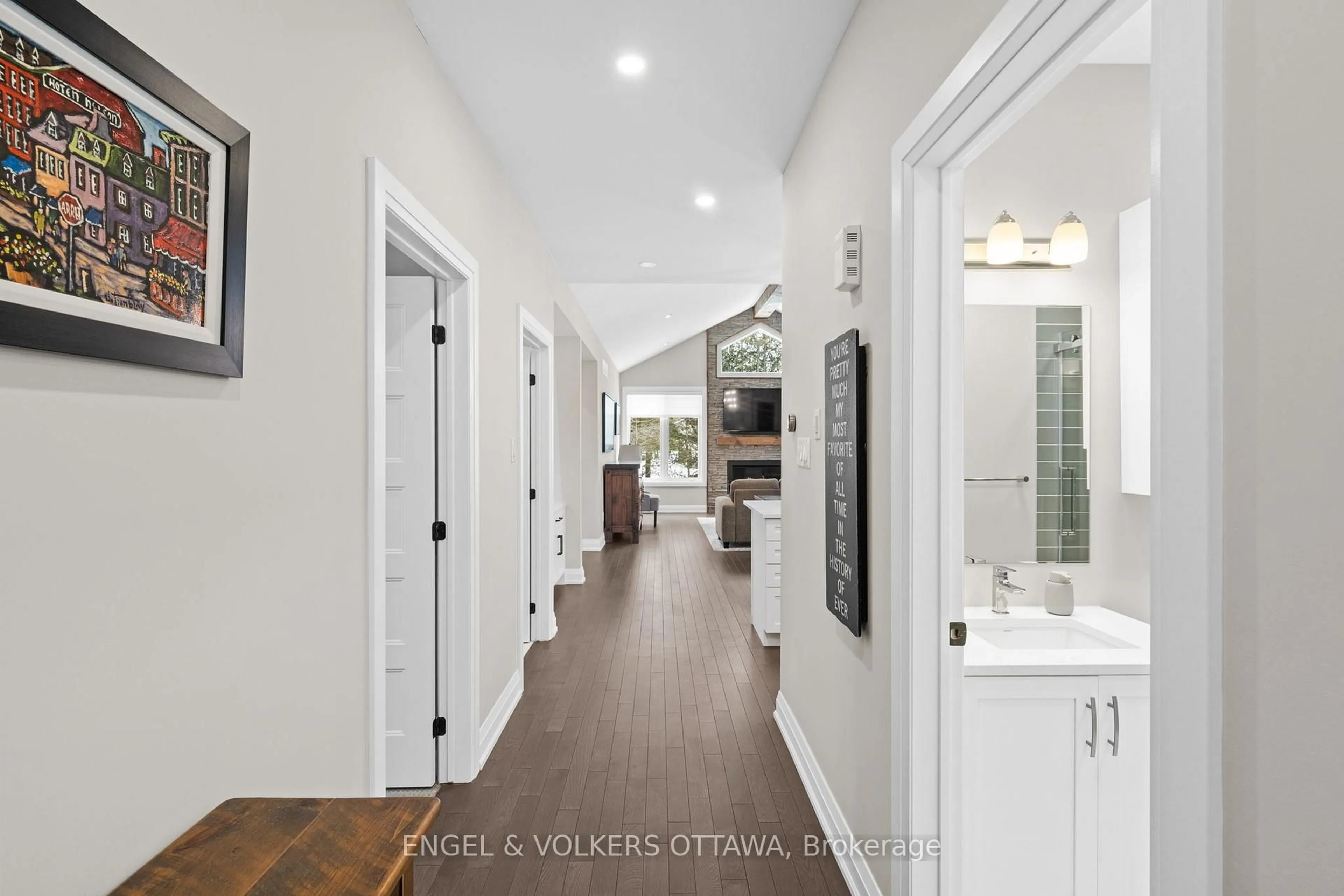 Indoor entryway for 221 Blackhorse Dr, North Grenville Ontario K0G 1J0