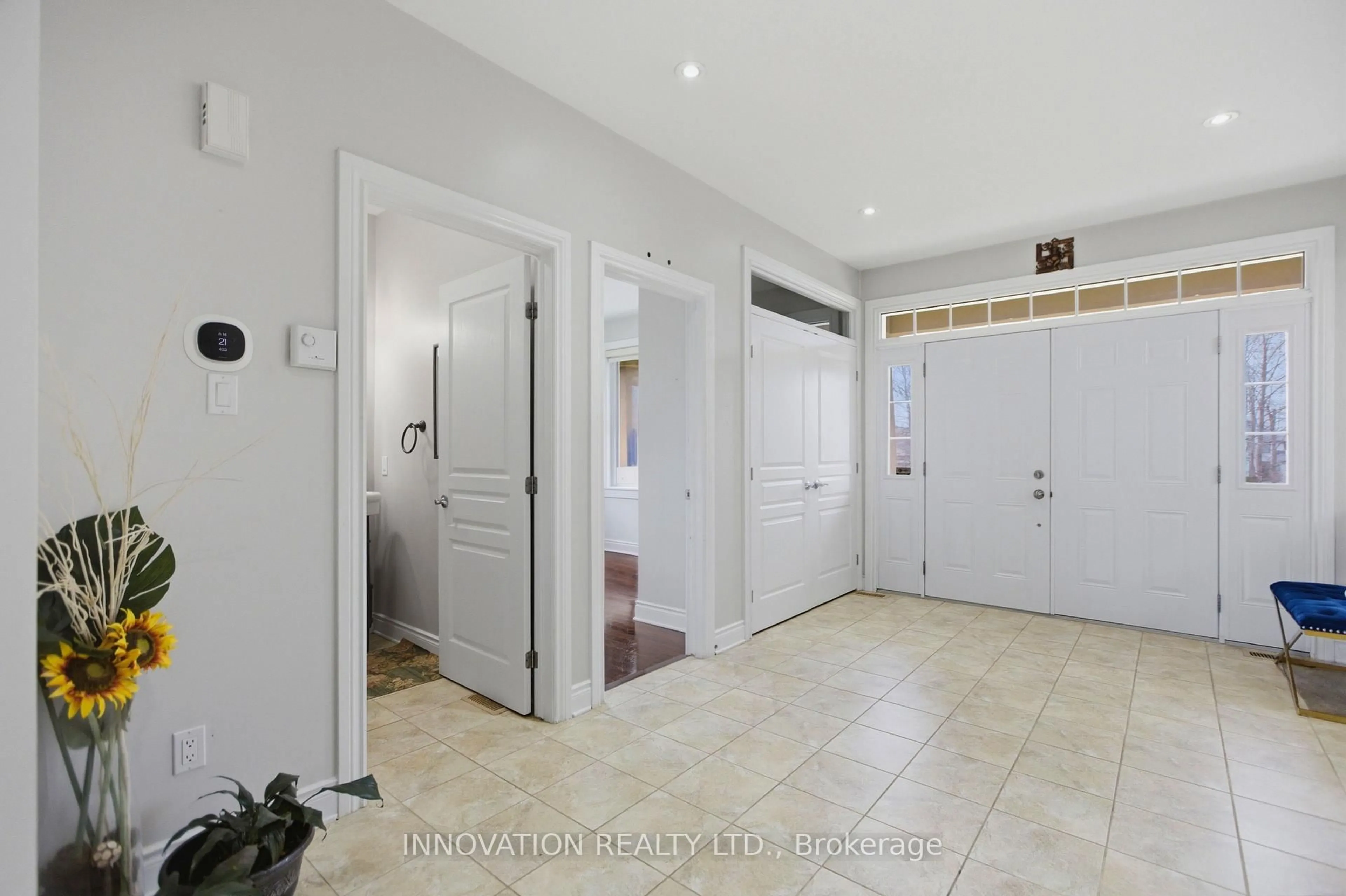 Indoor entryway for 6378 Deer Valley Cres, Ottawa Ontario K4P 0A9