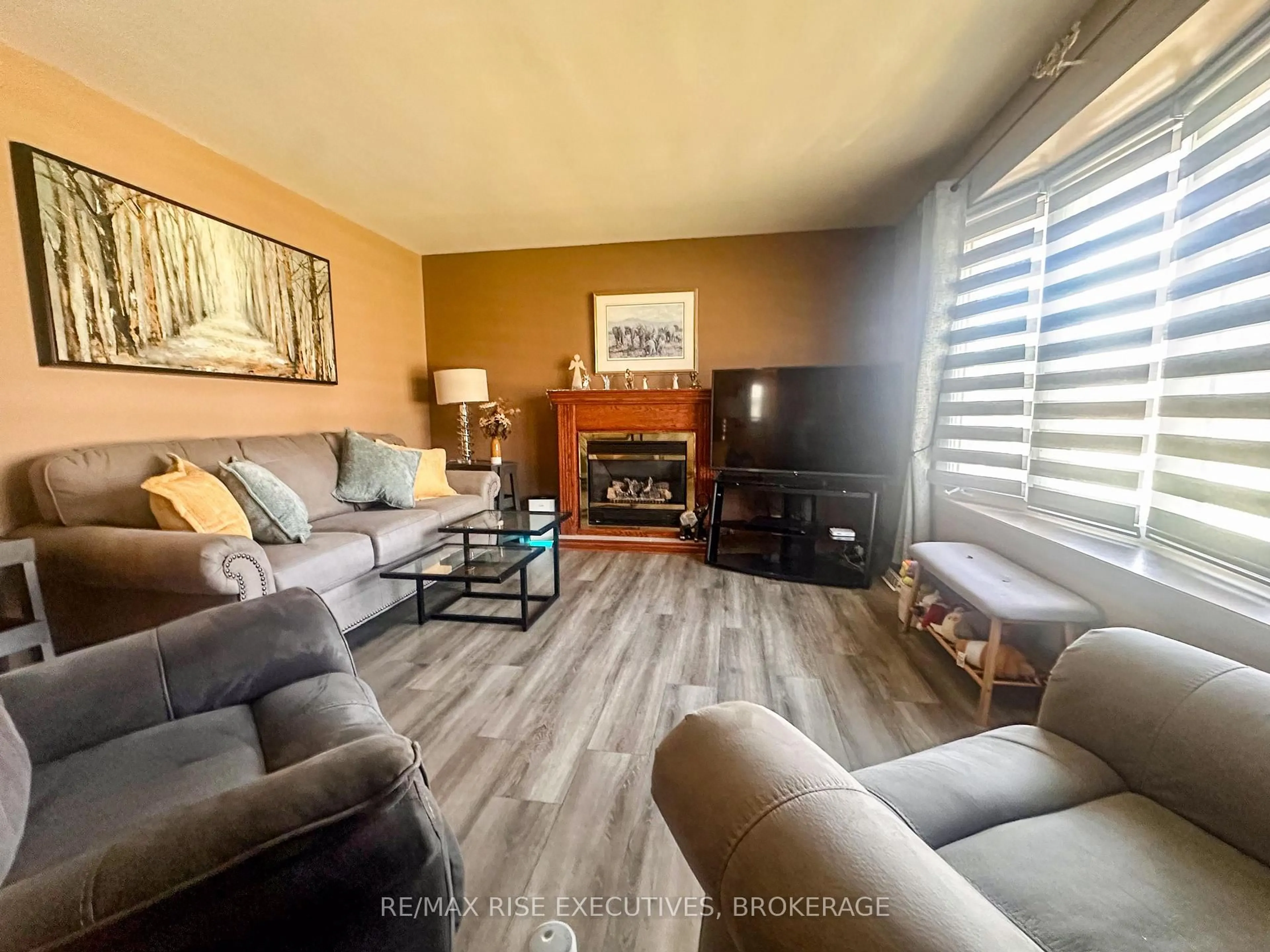 Living room with furniture, unknown for 214 Amherst Dr, Loyalist Ontario K7N 1T4