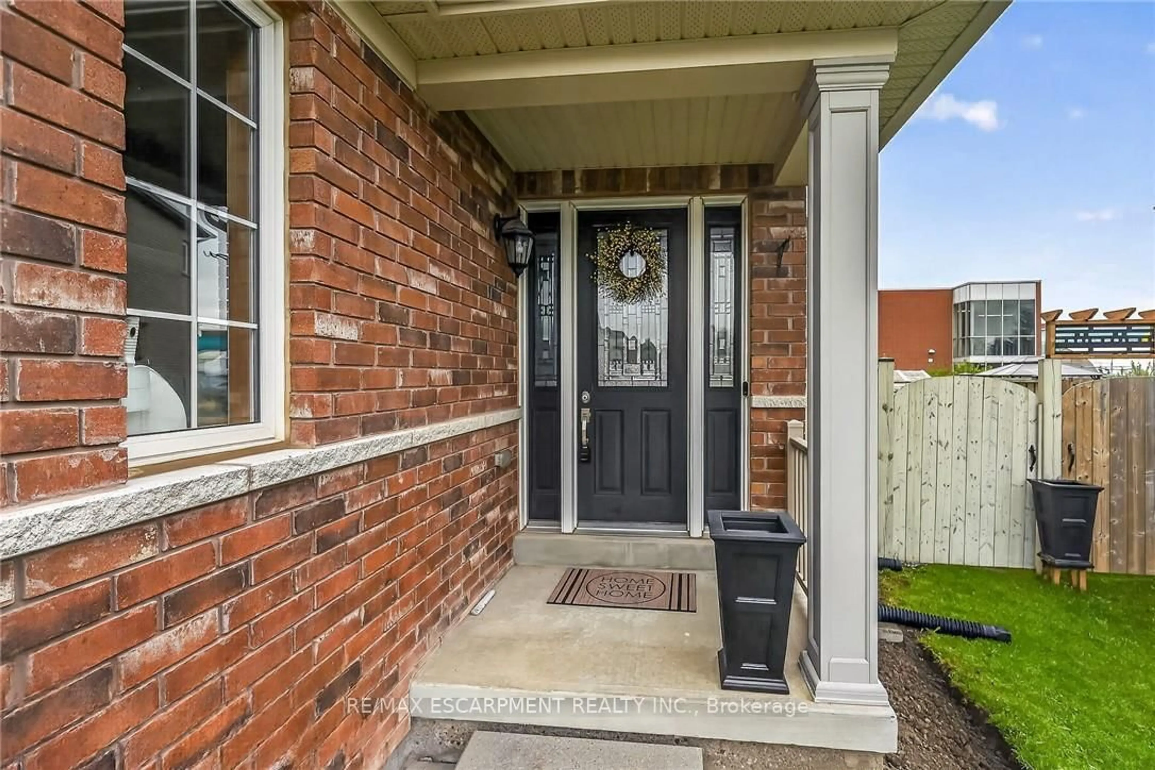 Unknown for 100 Narbonne Cres, Hamilton Ontario L8J 0J6