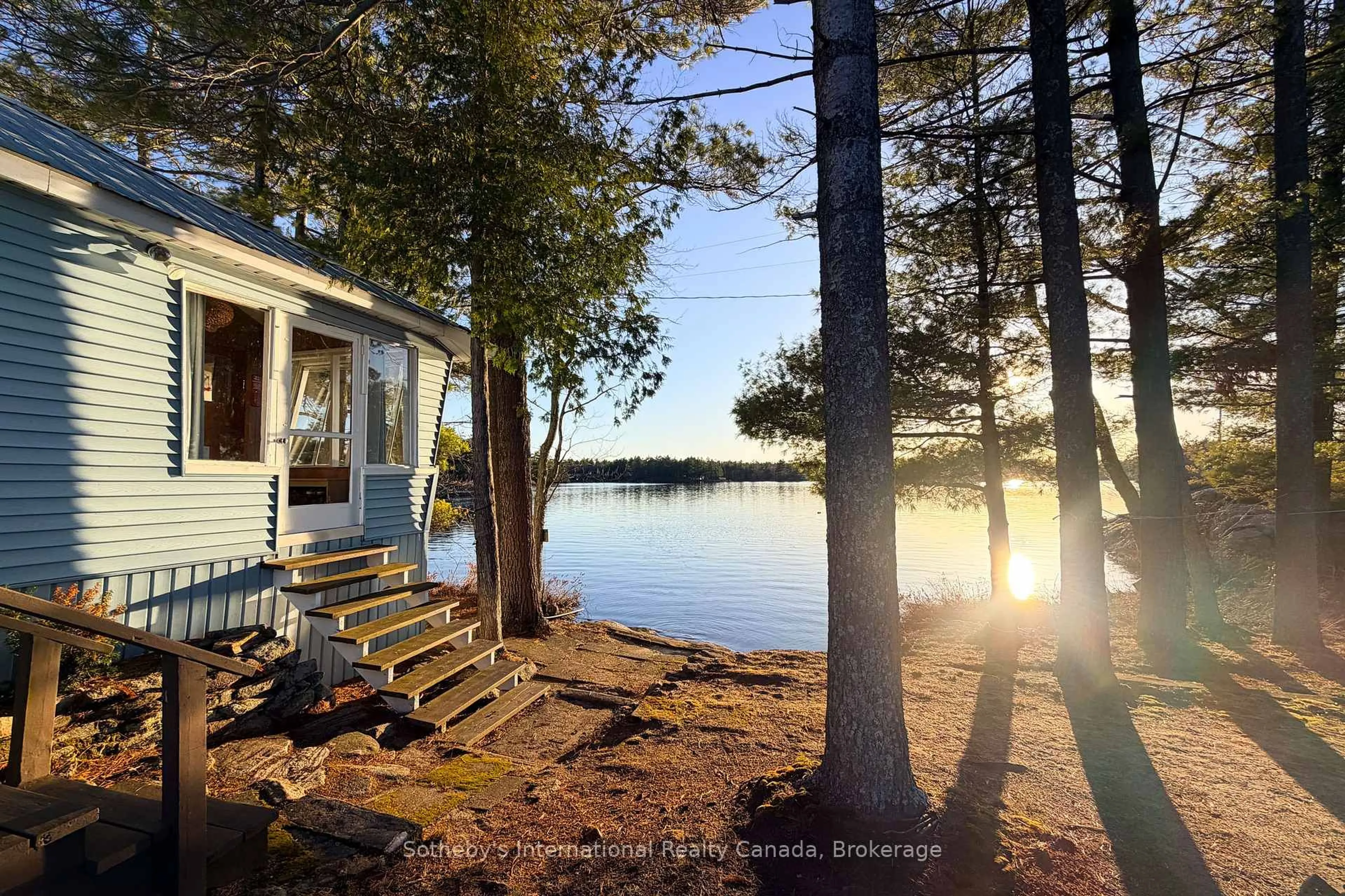 Patio, water/lake/river/ocean view for 1 1KL - Retlaw Island Kahshe Lake, Gravenhurst Ontario P0E 1G0