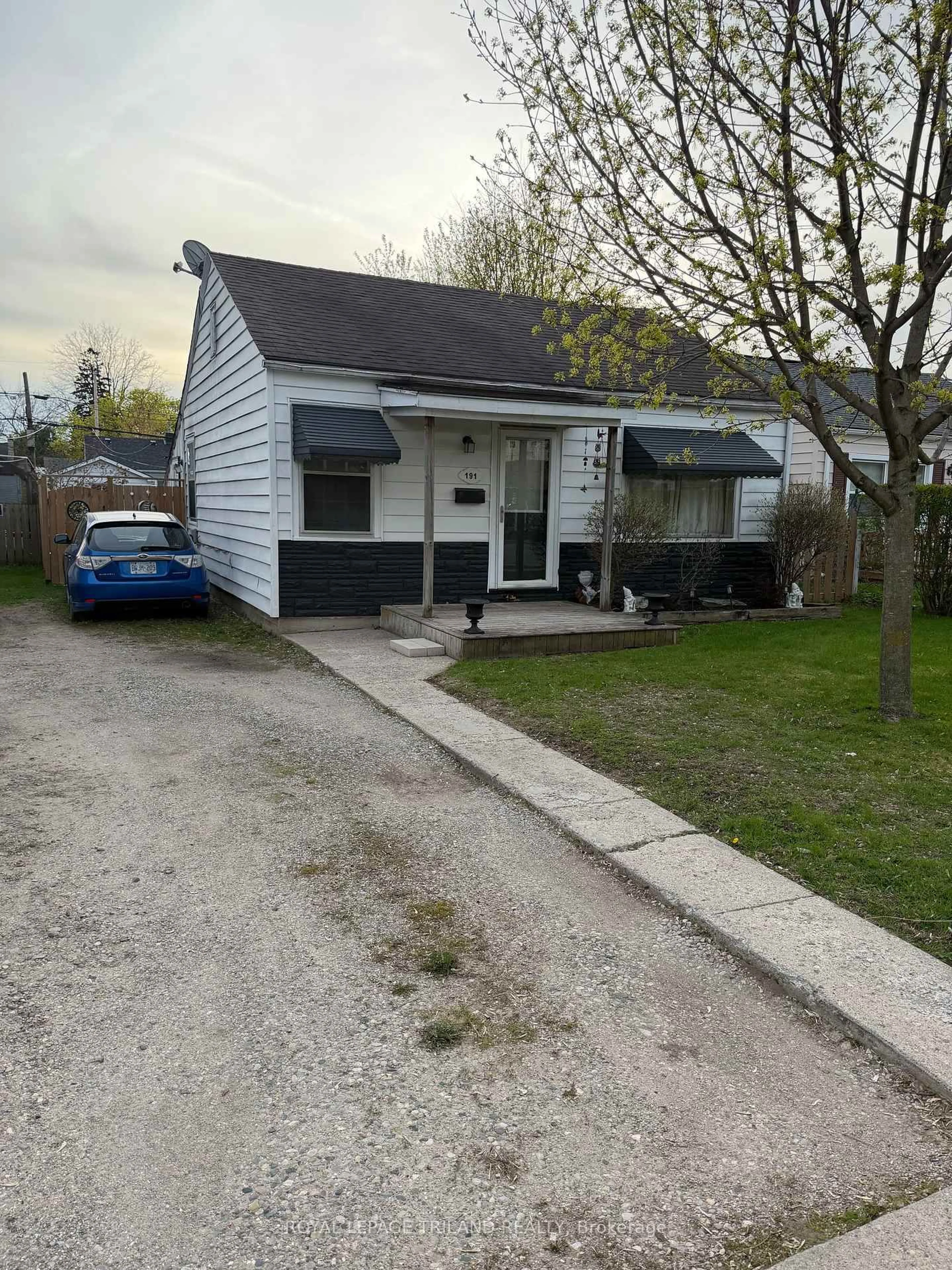 Unknown for 191 ELGIN St, London East Ontario N5Z 2T9
