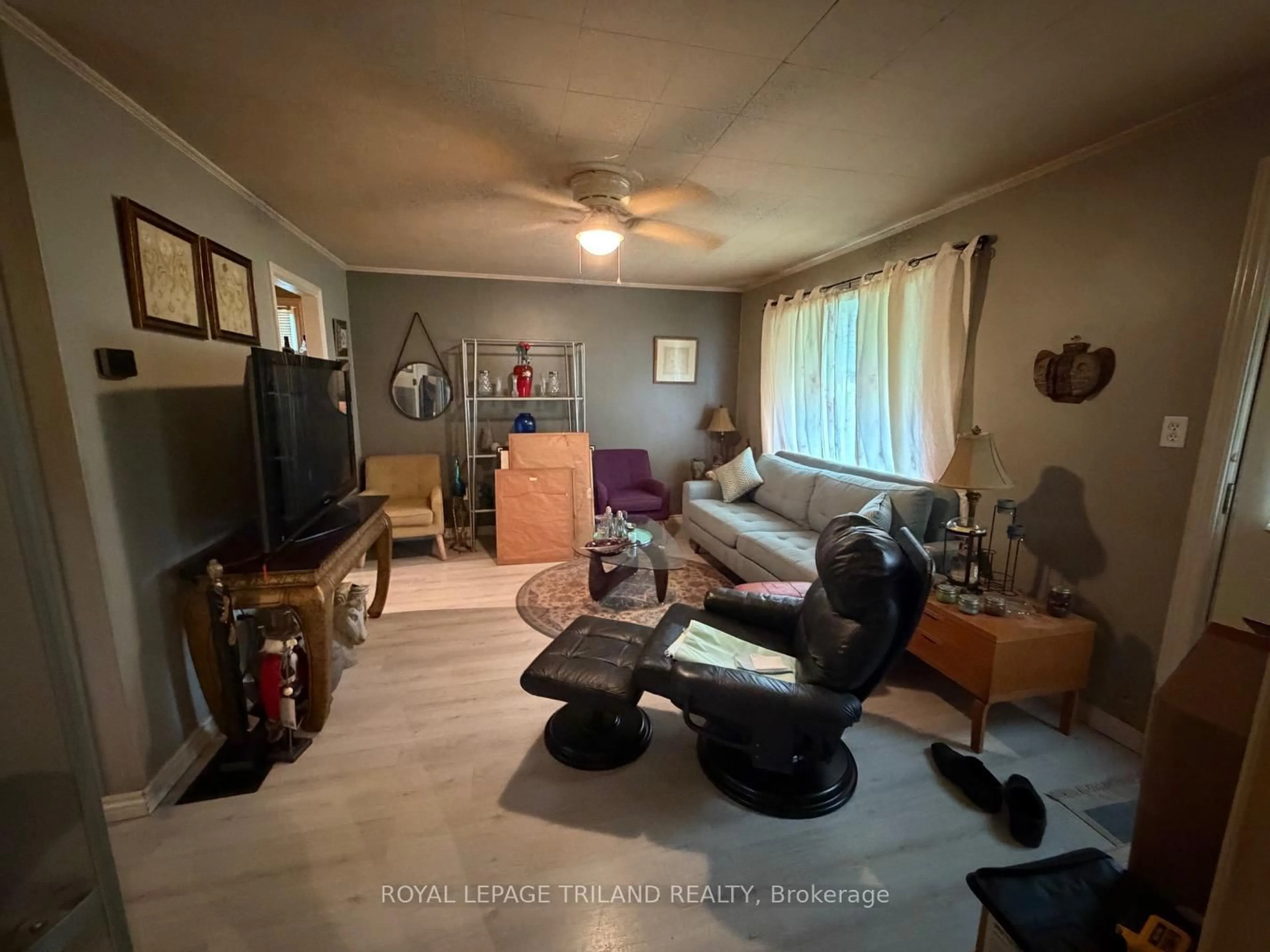 A pic of a room for 191 ELGIN St, London East Ontario N5Z 2T9
