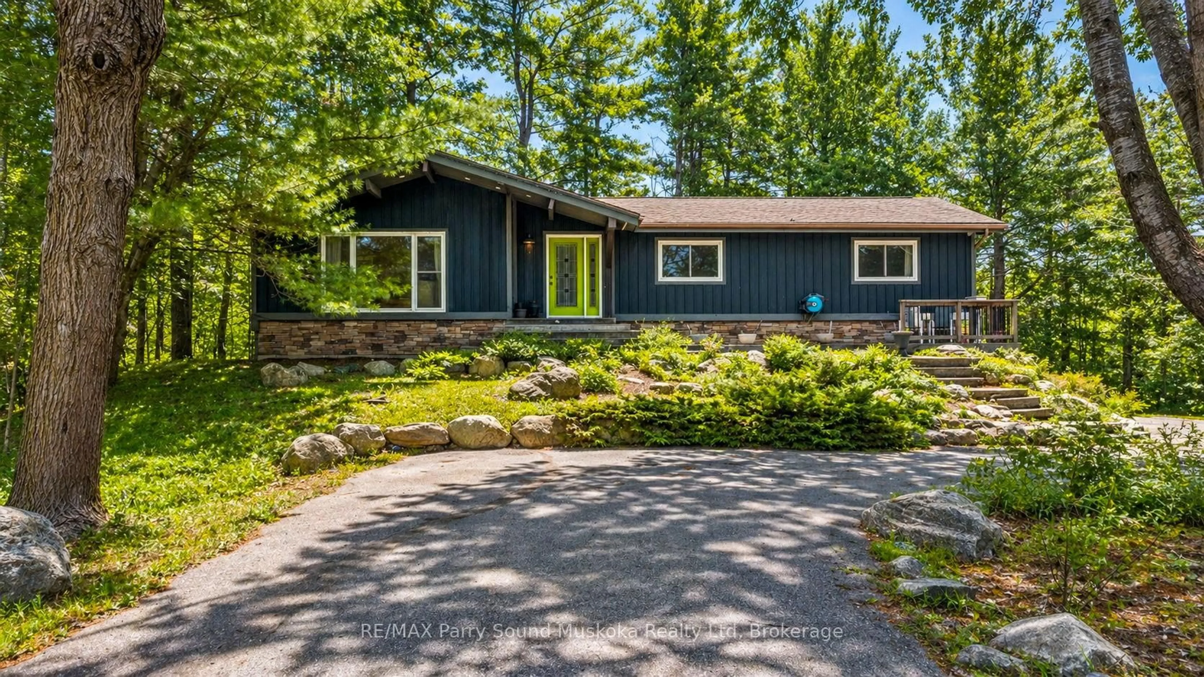 Home with vinyl exterior material, street for 11 Brenda Ave, Parry Sound Ontario P2A 2Y9