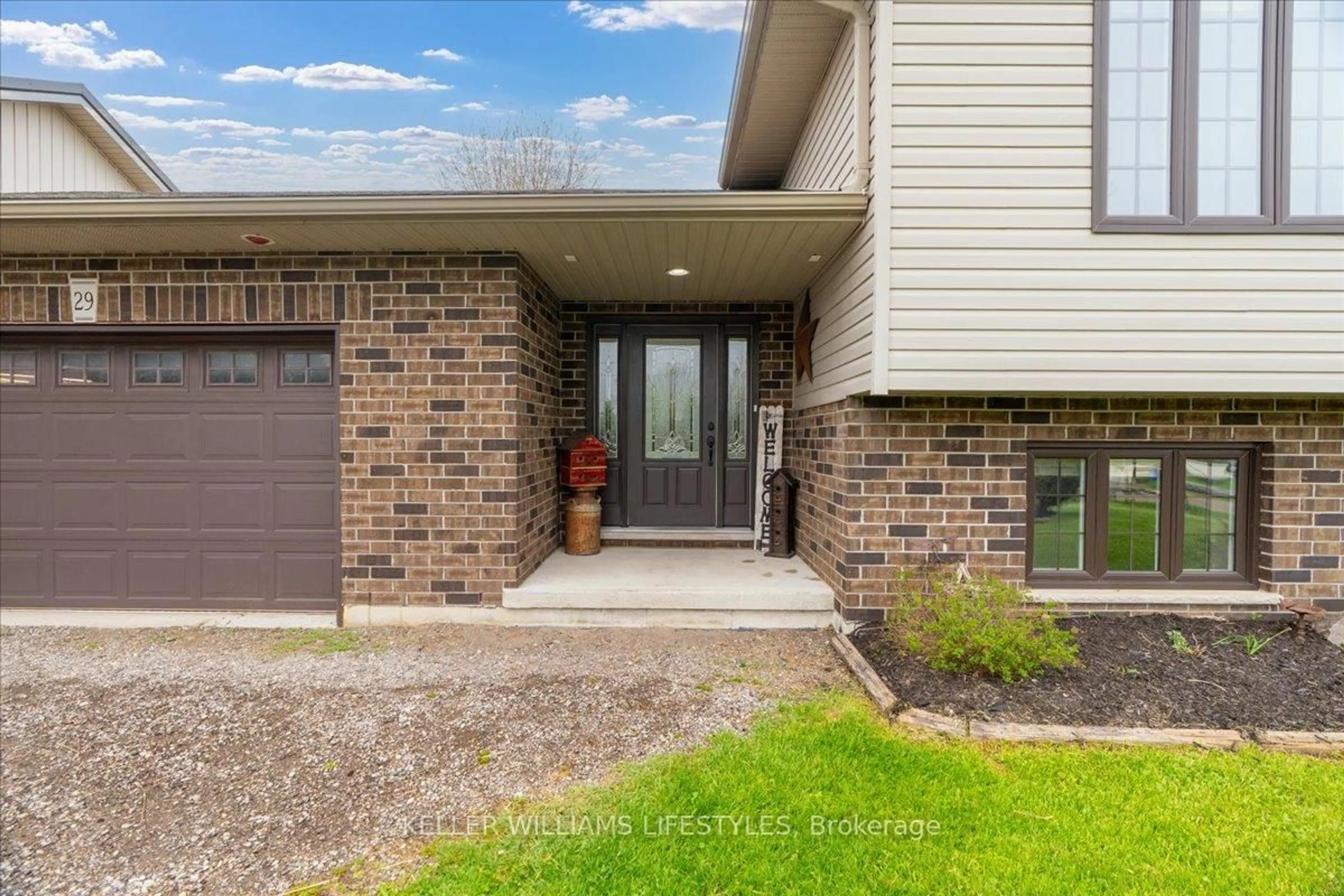 Home with brick exterior material, street for 29 Wellington St, Newbury Ontario N0L 1Z0