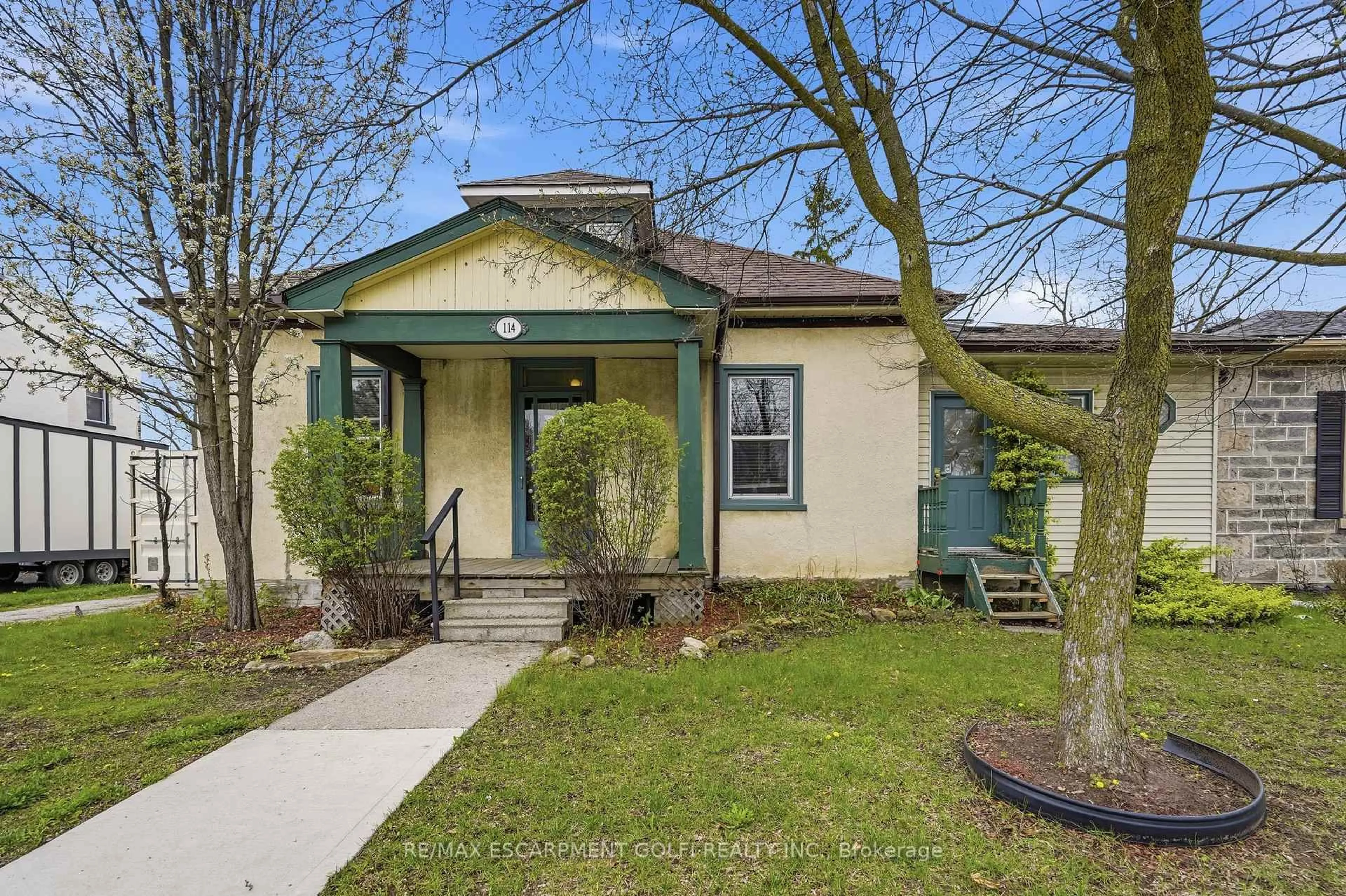 Unknown for 114 GRAND Ave, Cambridge Ontario N1S 2M2