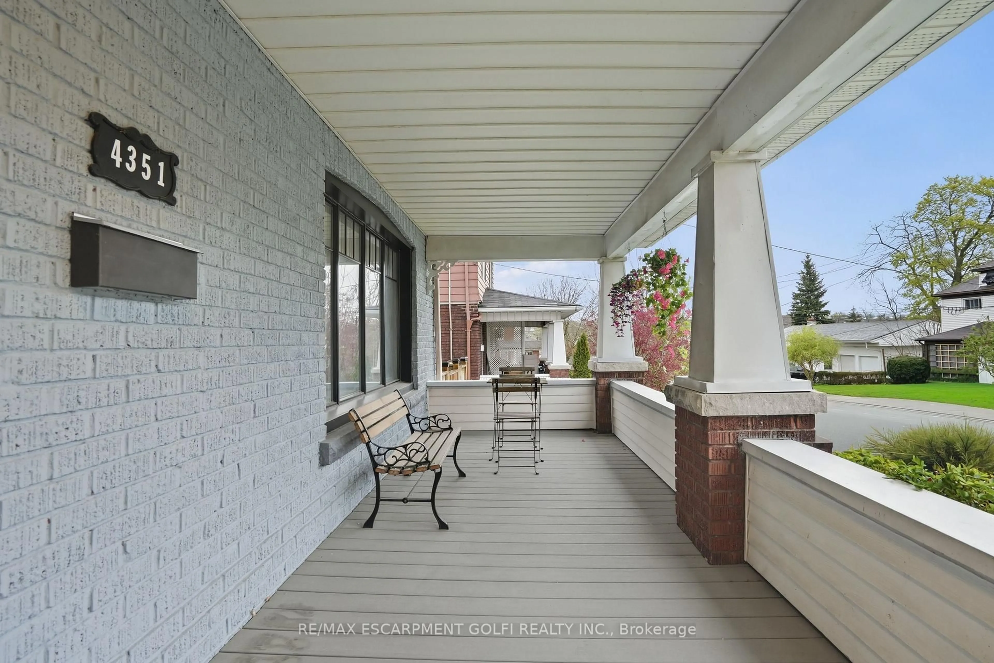 Patio, street for 4351 Seneca St, Niagara Falls Ontario L2E 1G5