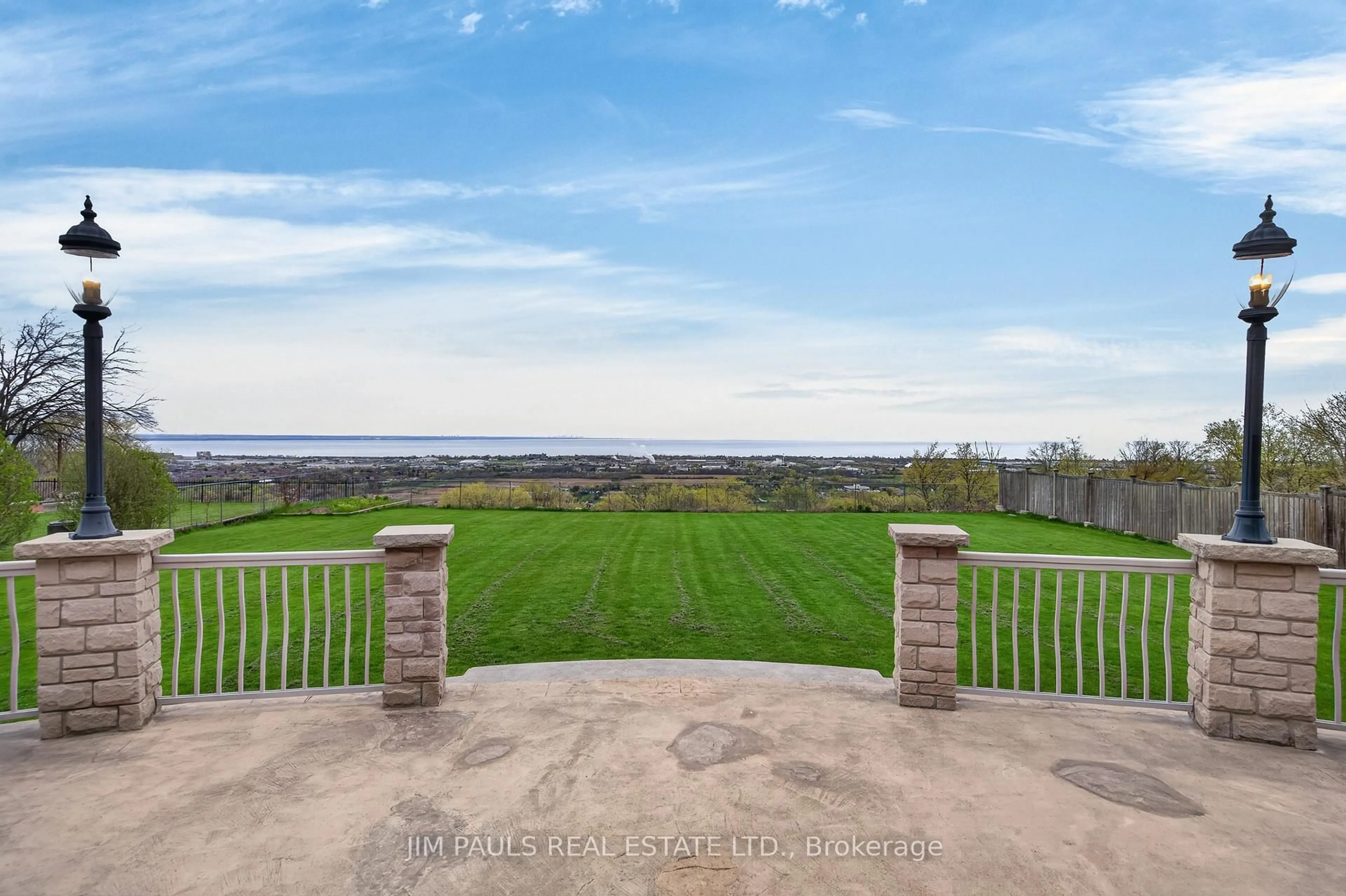 A pic from outside/outdoor area/front of a property/back of a property/a pic from drone, water/lake/river/ocean view for 803 Ridge Rd, Hamilton Ontario L8J 2Y3