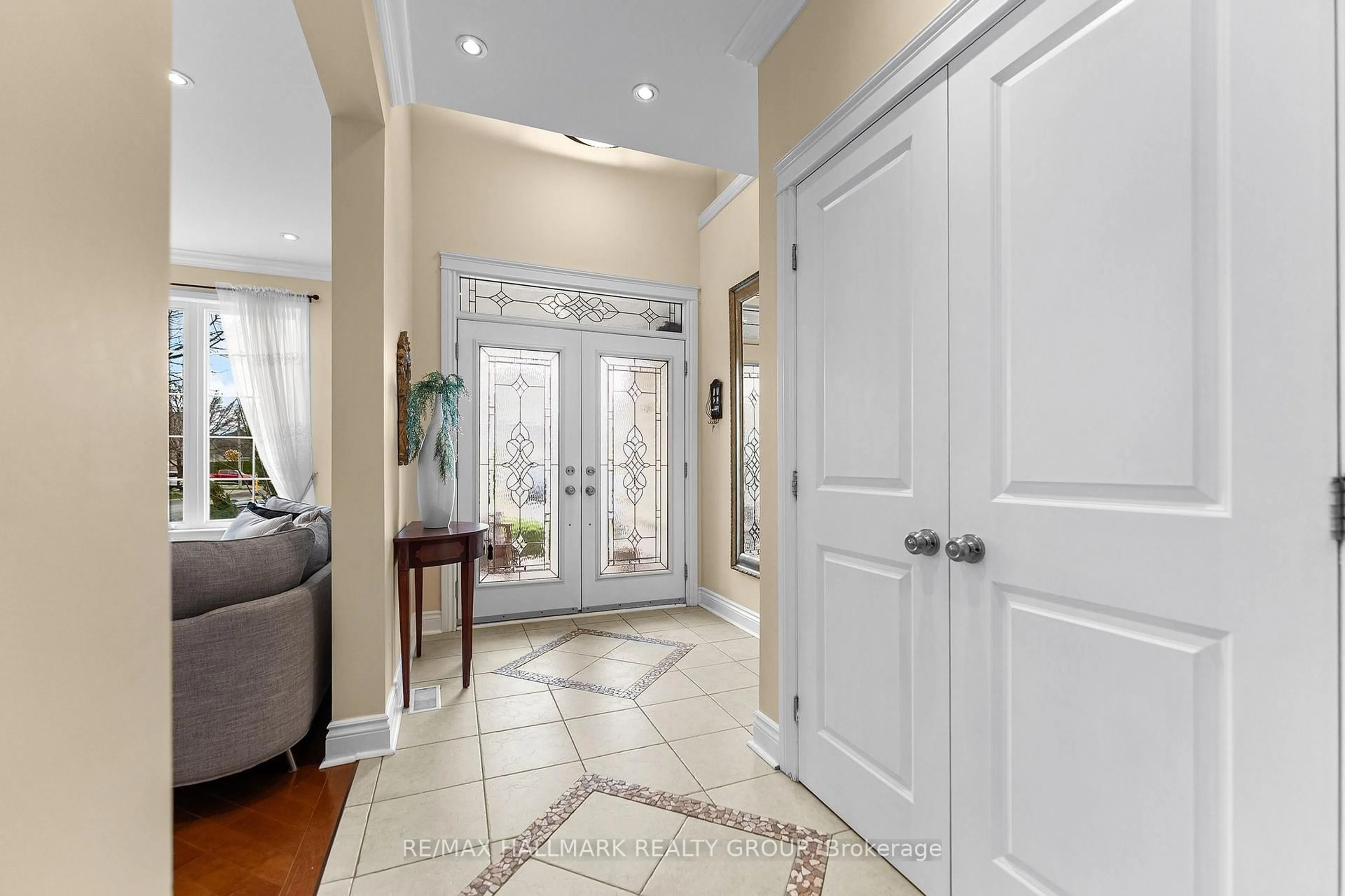 Indoor entryway for 313 Eckerson Ave, Ottawa Ontario K2S 0K8