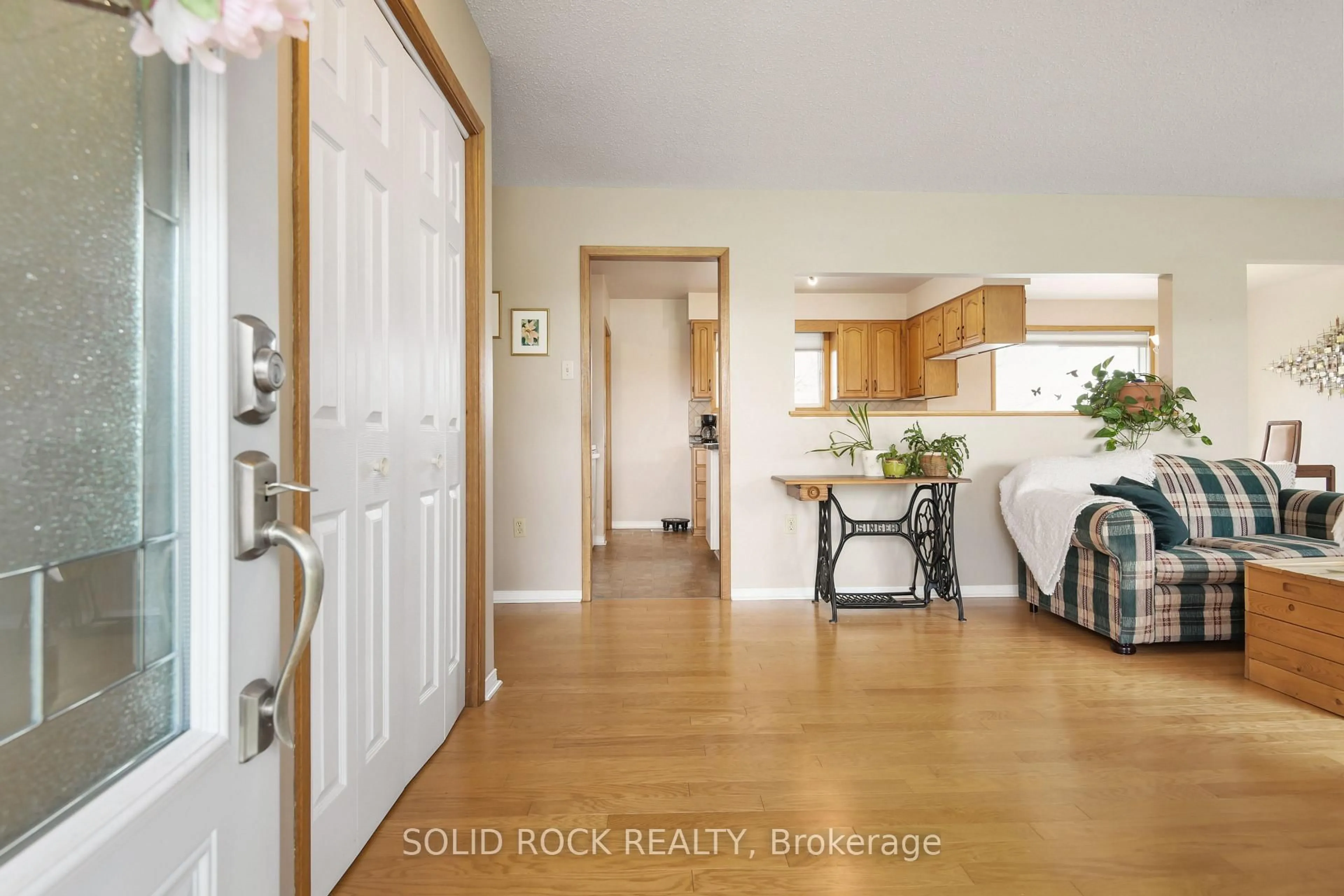 Indoor entryway for 22 Creek St, Westmeath Ontario K0J 2L0