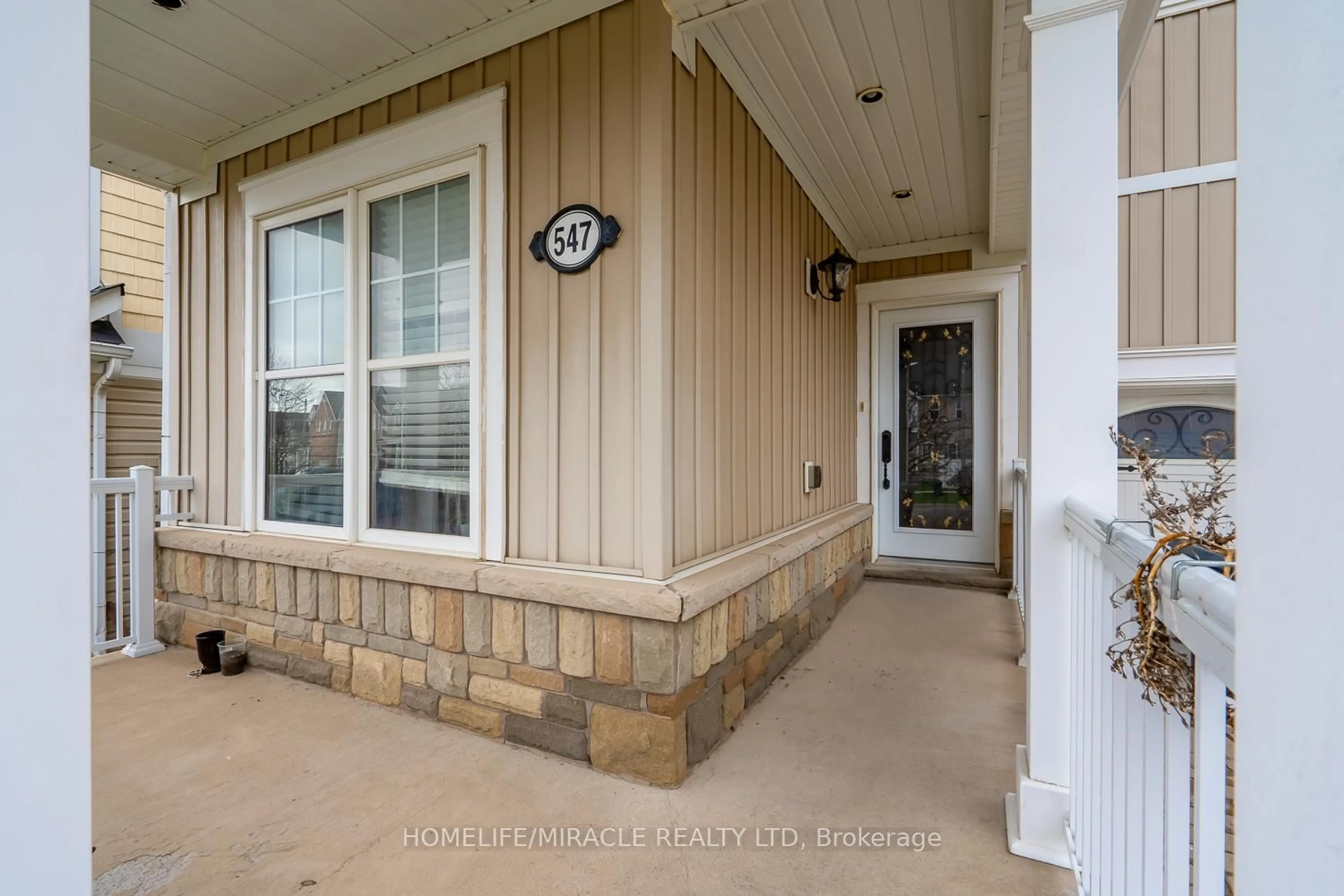 Indoor entryway for 547 Wansbrough Way, Shelburne Ontario L9V 2S8