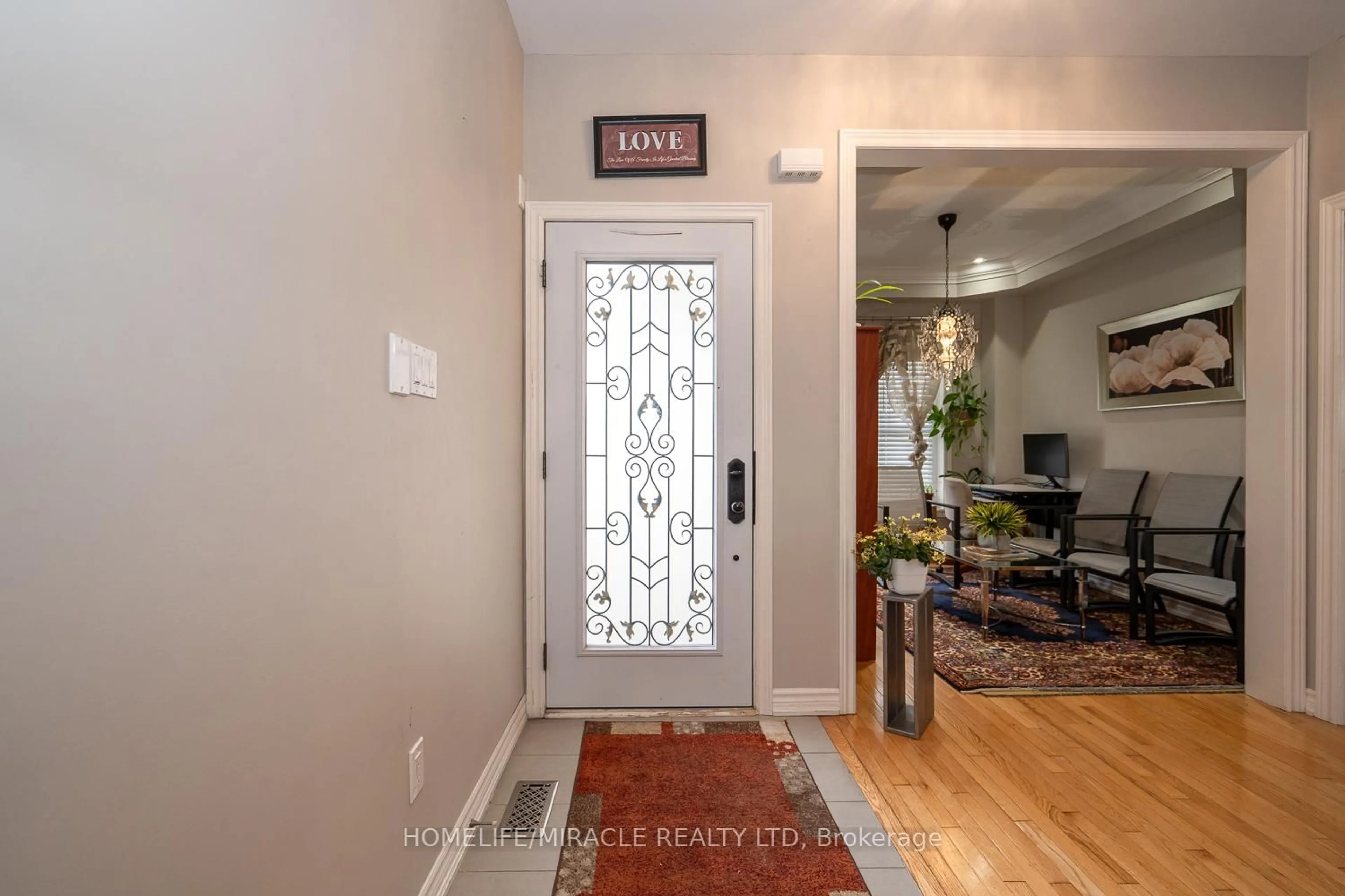 Indoor entryway for 547 Wansbrough Way, Shelburne Ontario L9V 2S8